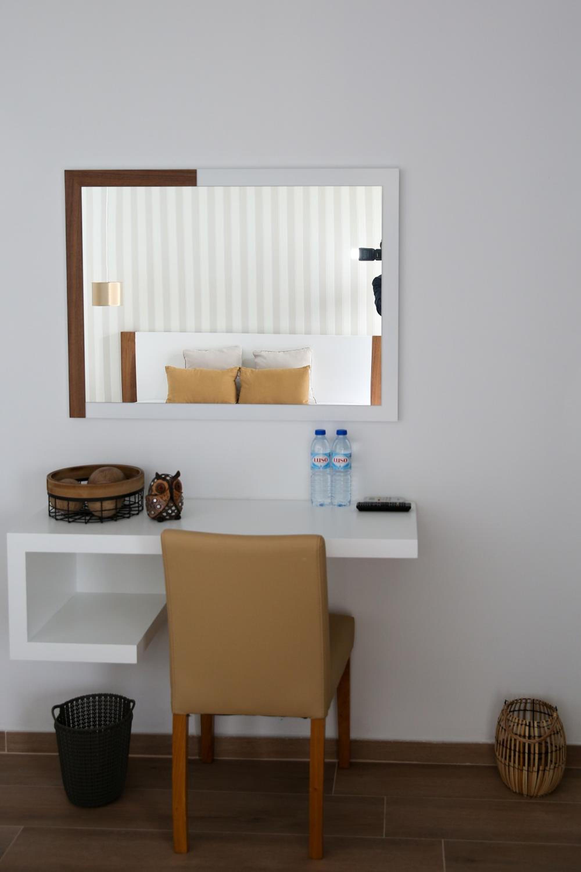 Double Room with Pool View - Photo 20