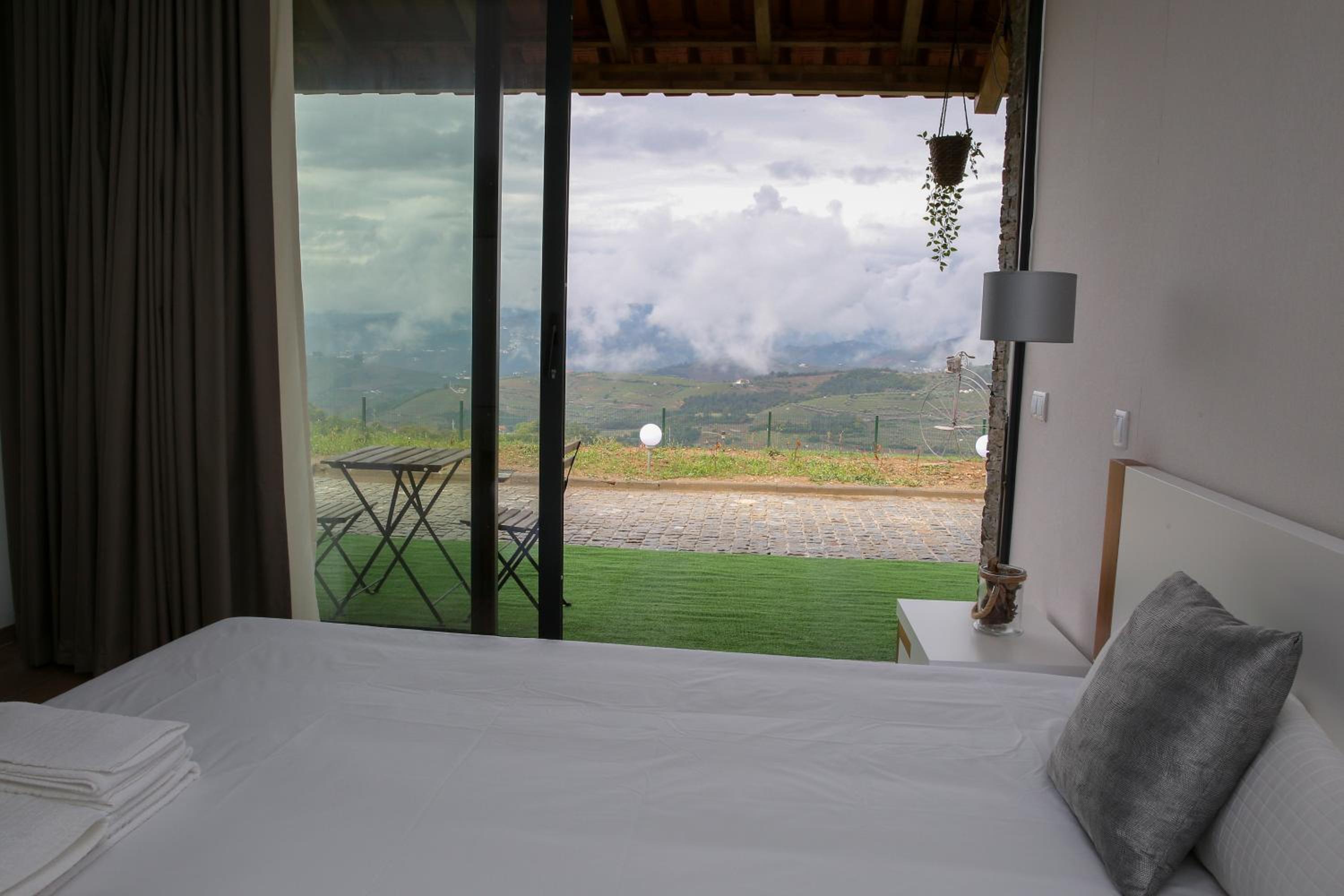 Double Room with Pool View - Photo 18