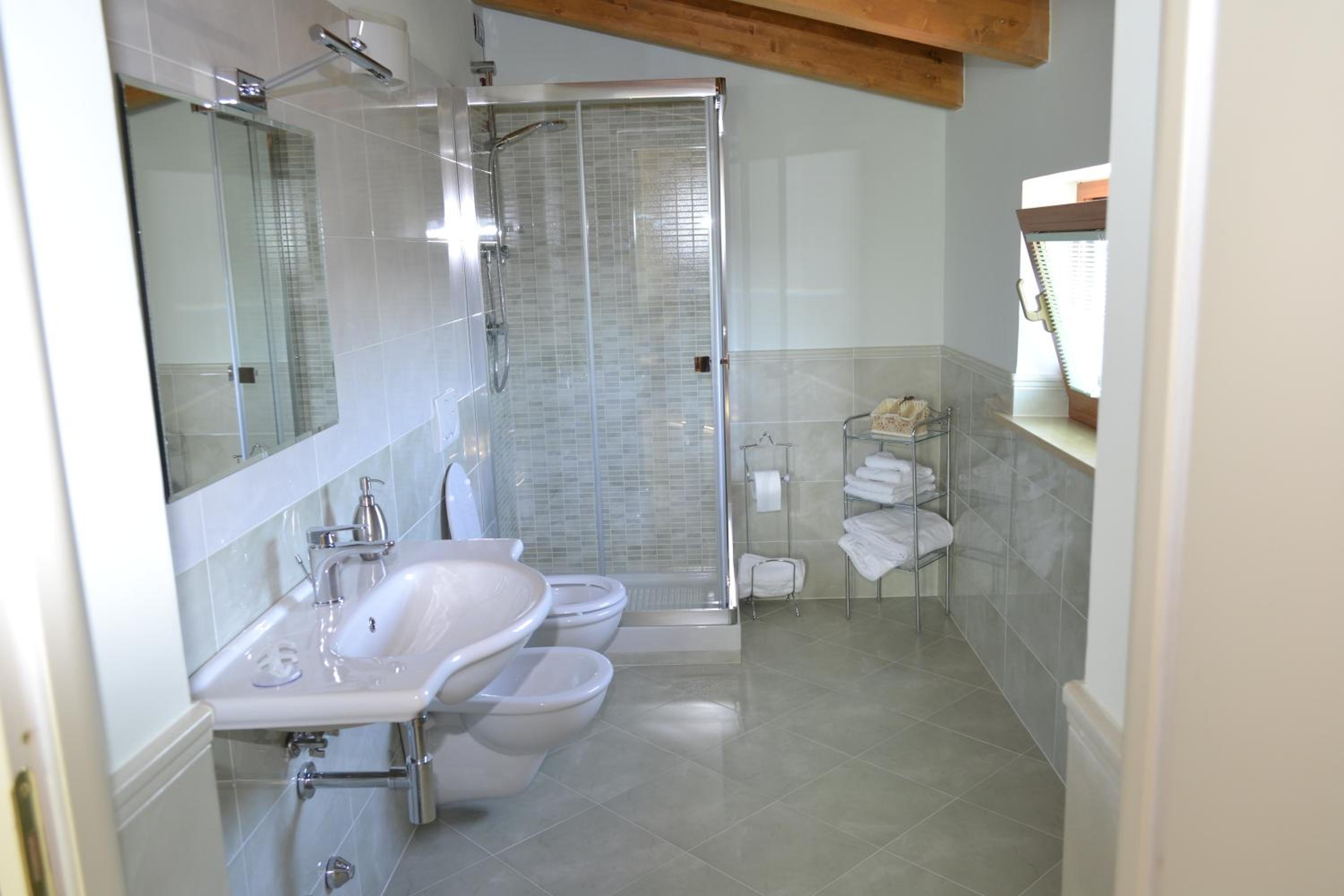 Double Room - Photo 18