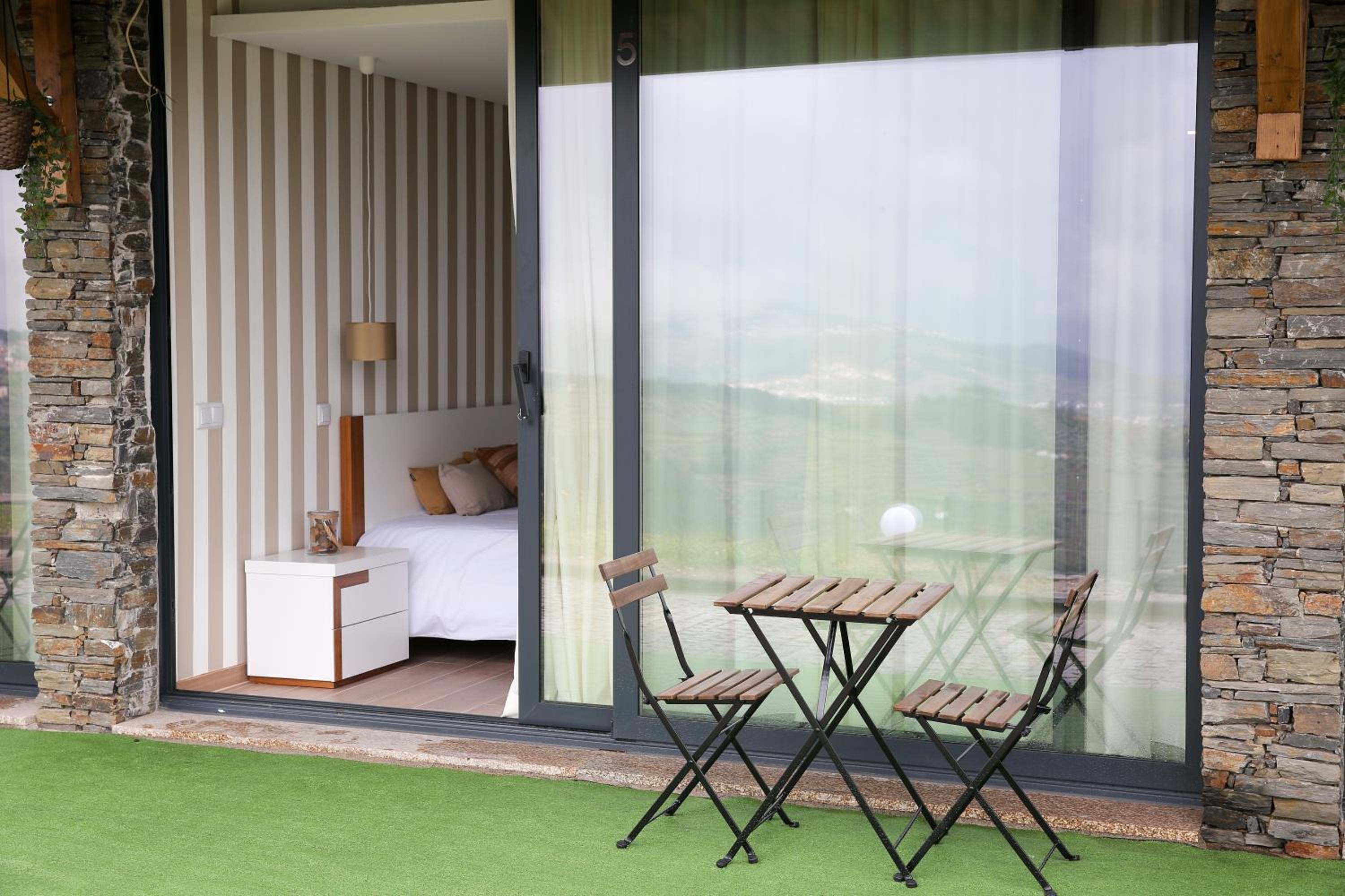 Double Room with Pool View - Photo 15