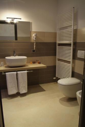 Double or Twin Room - Photo 5
