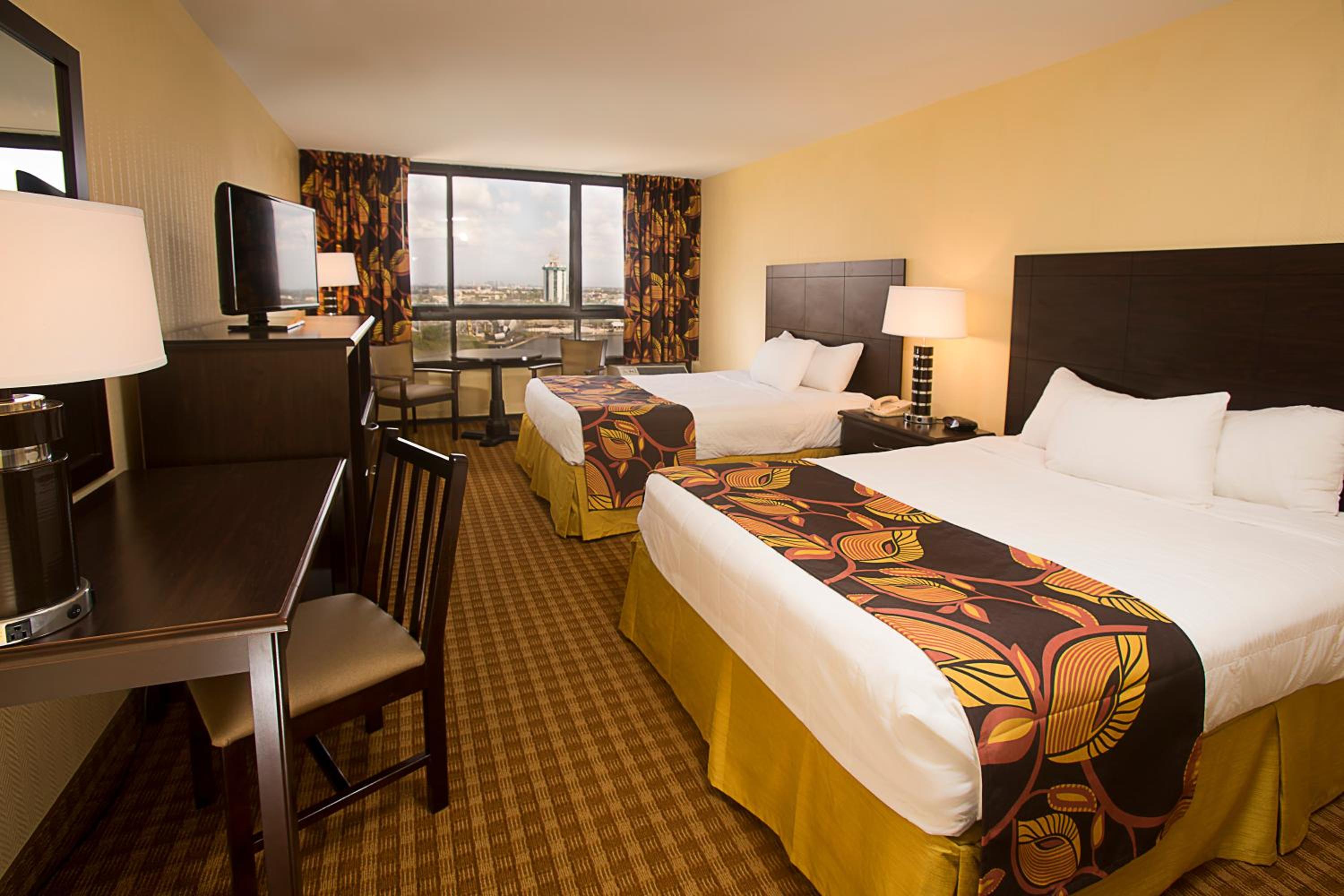 Deluxe Queen Room with Two Queen Beds and Lake View - High Floor Newly Renovated (NO RESORT FEE)