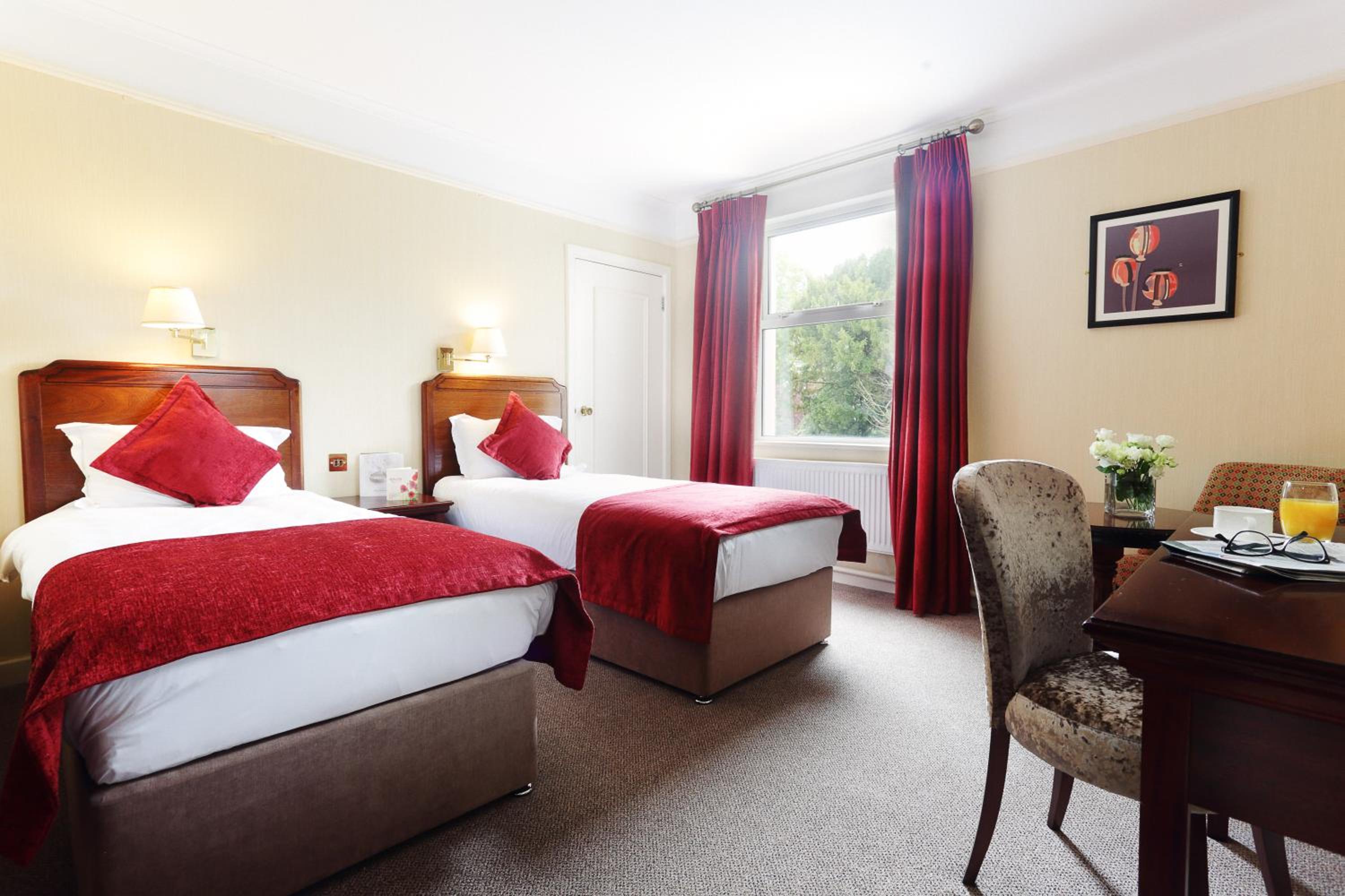 Double & single bedded room  - Photo 2