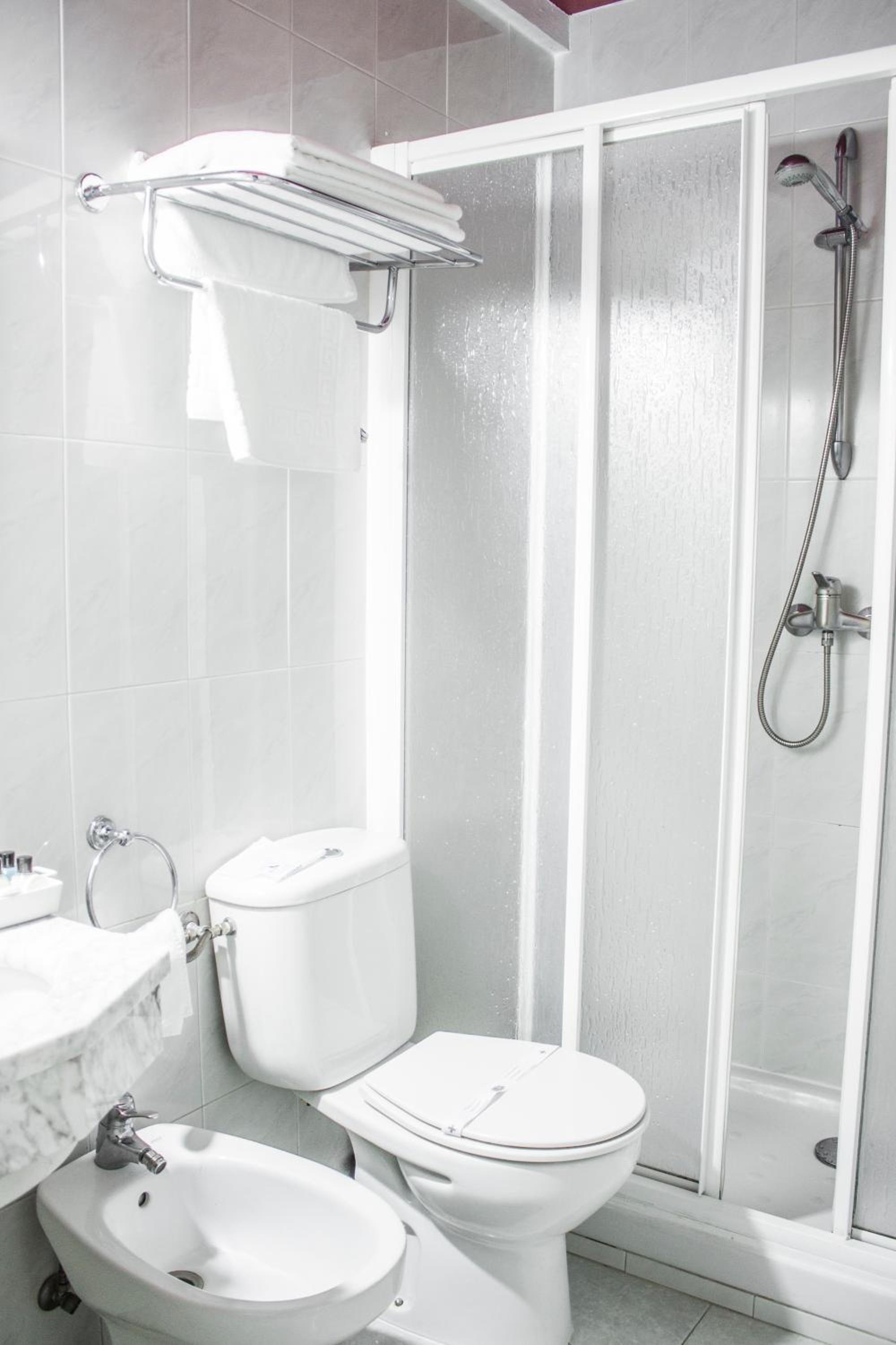 Double Room - Exterior Facing photo 2