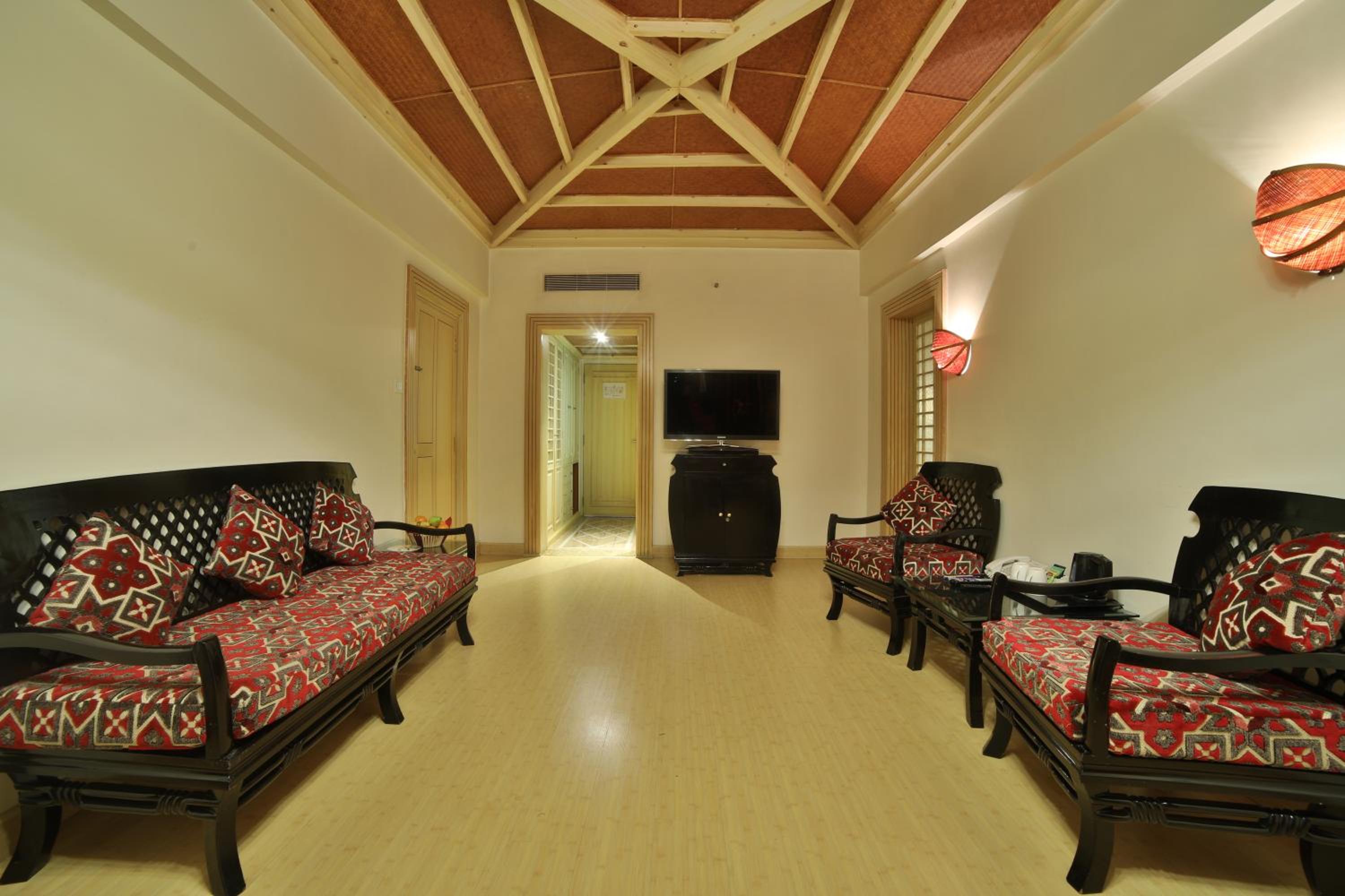 Royal Suite - Photo 2