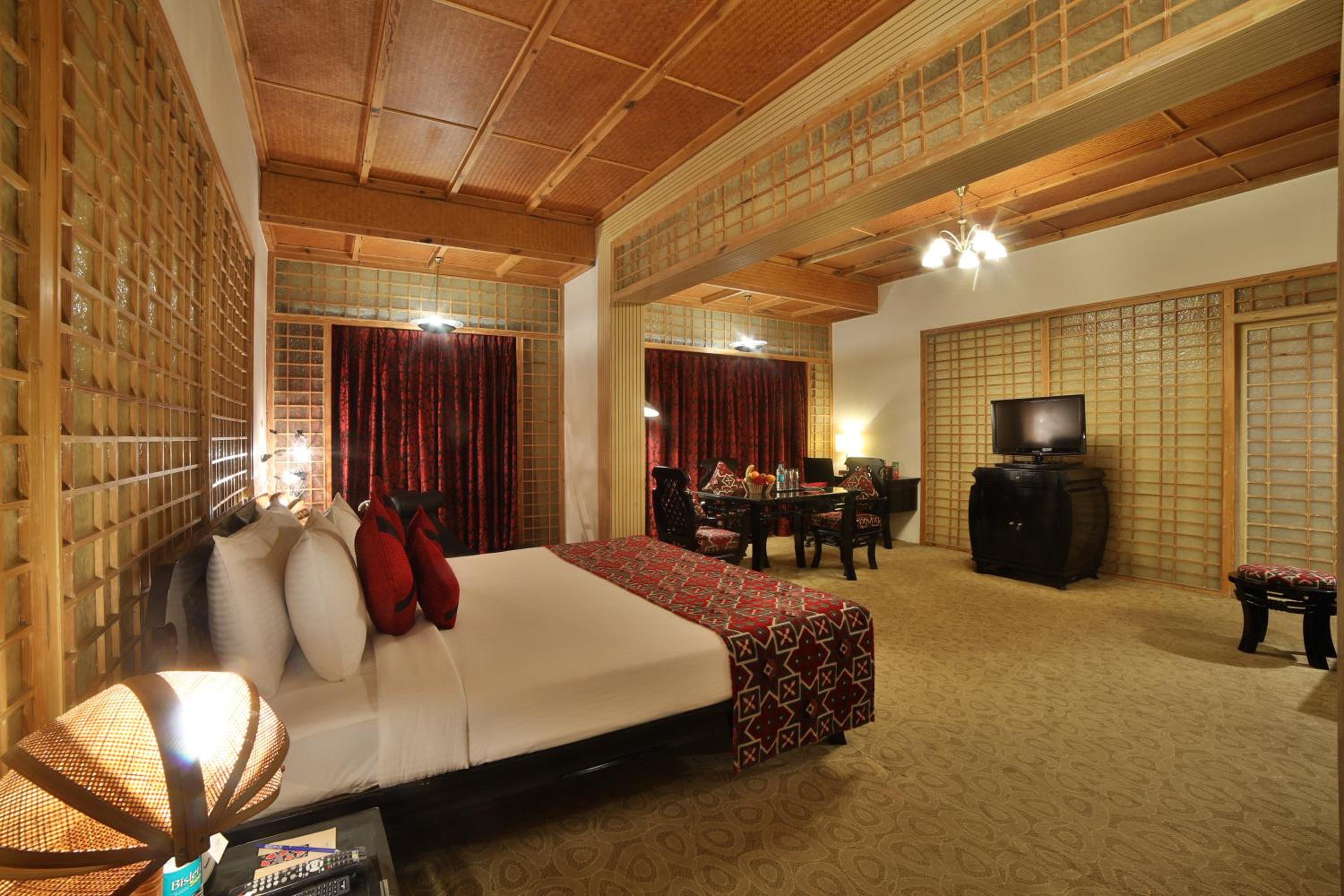 Royal Suite - Photo 26