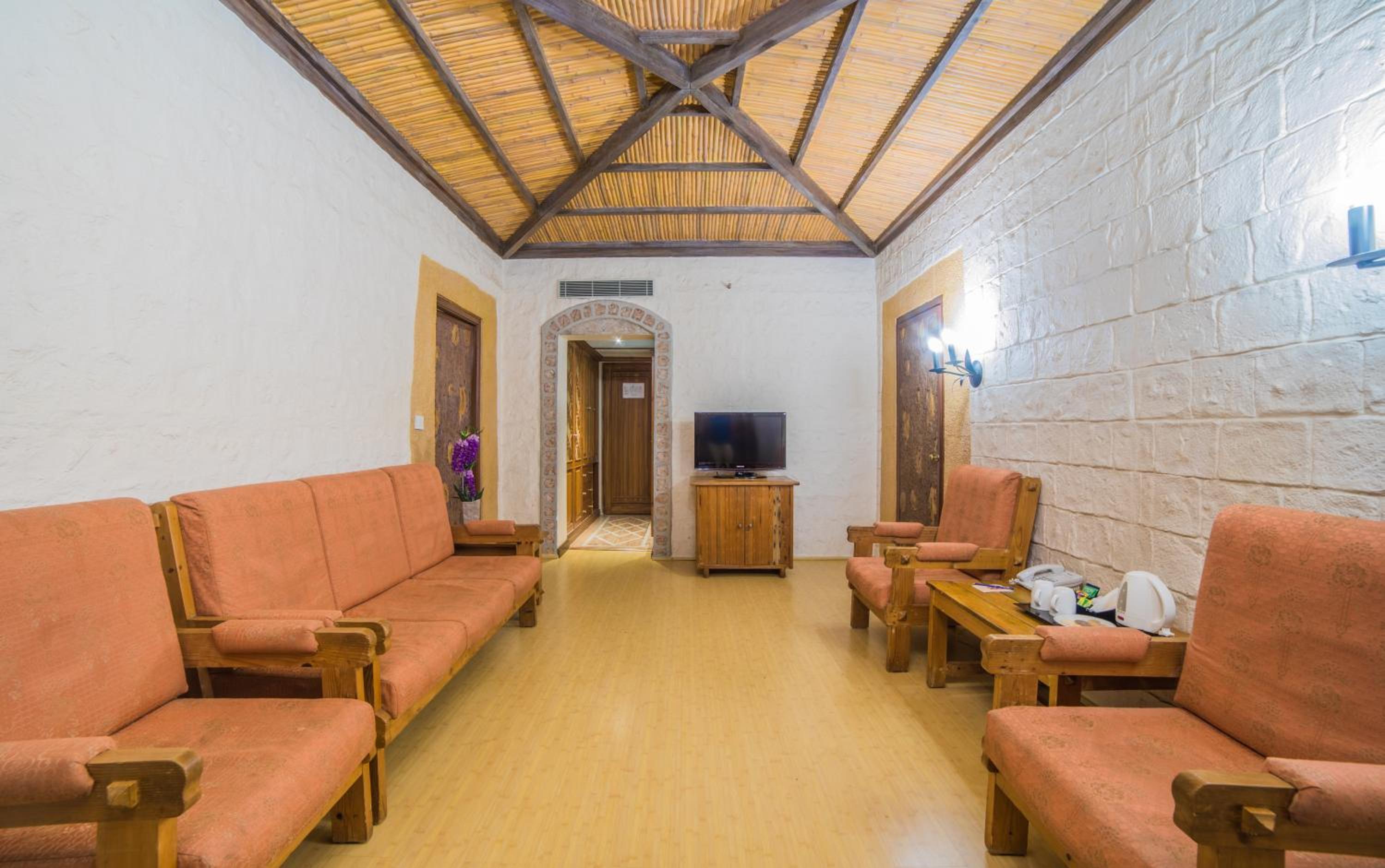 Royal Suite - Photo 12