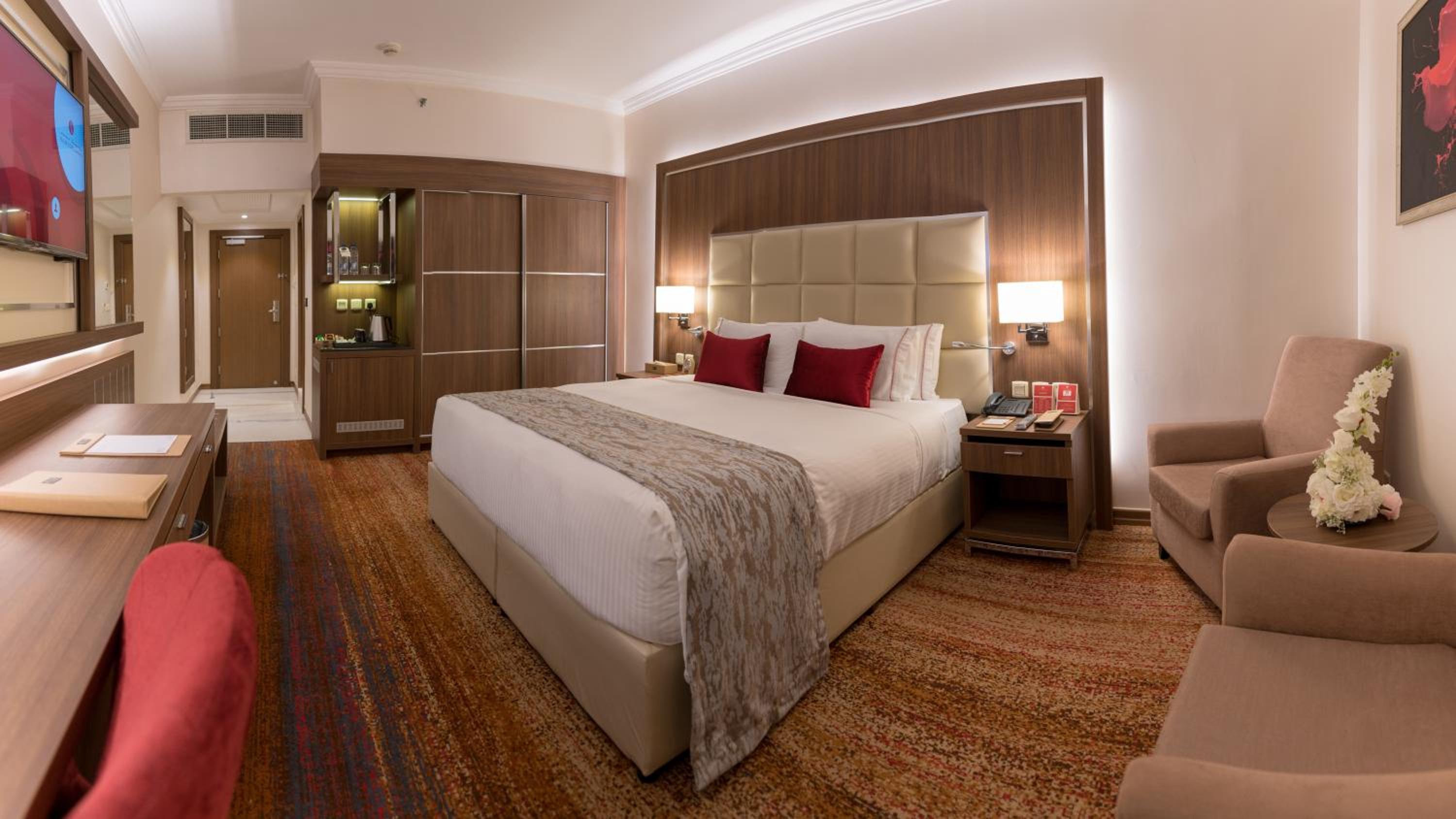 1 King Bed Superior Room - Photo 3