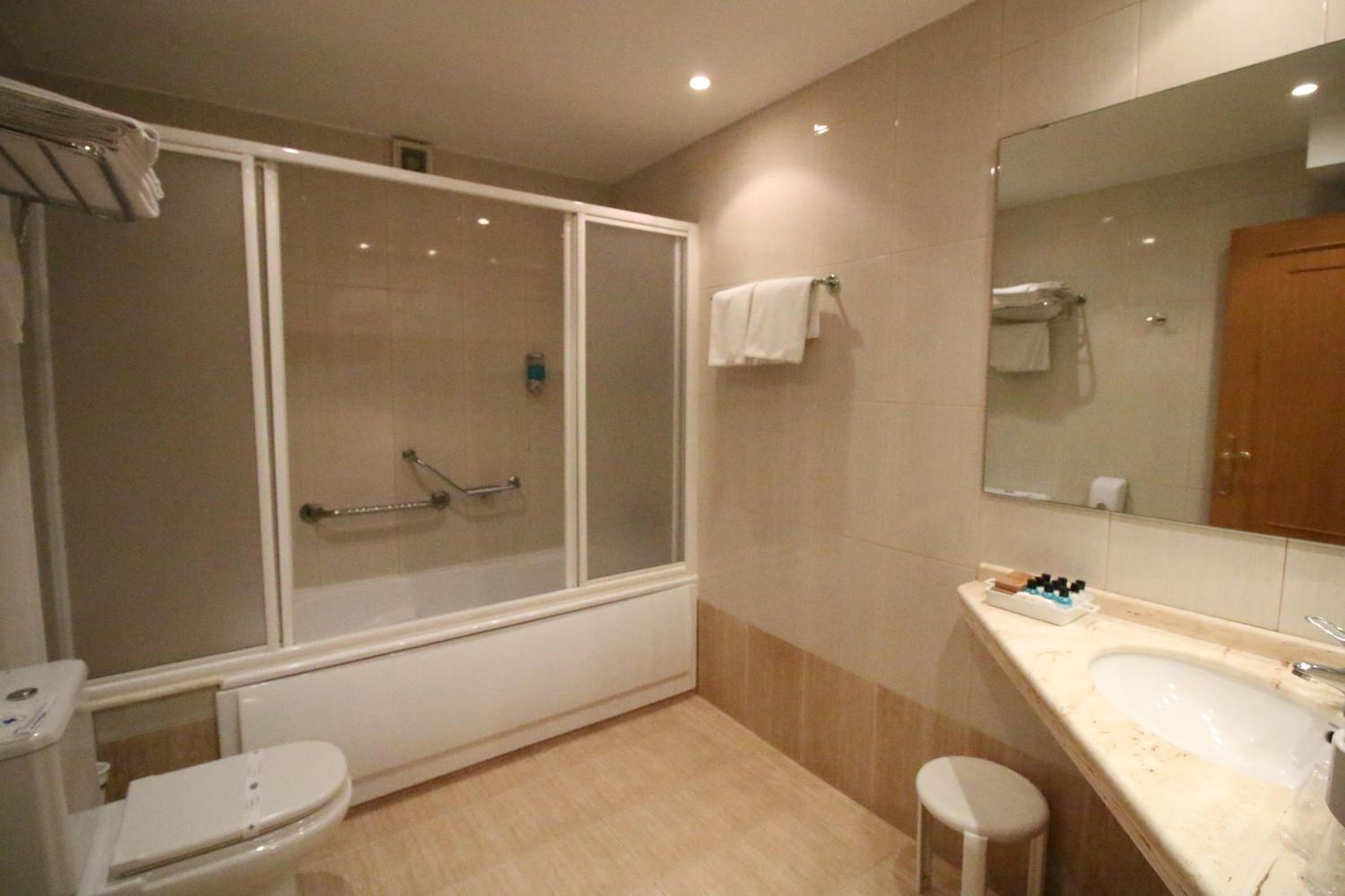 Superior Two-Bedroom Suite photo 2