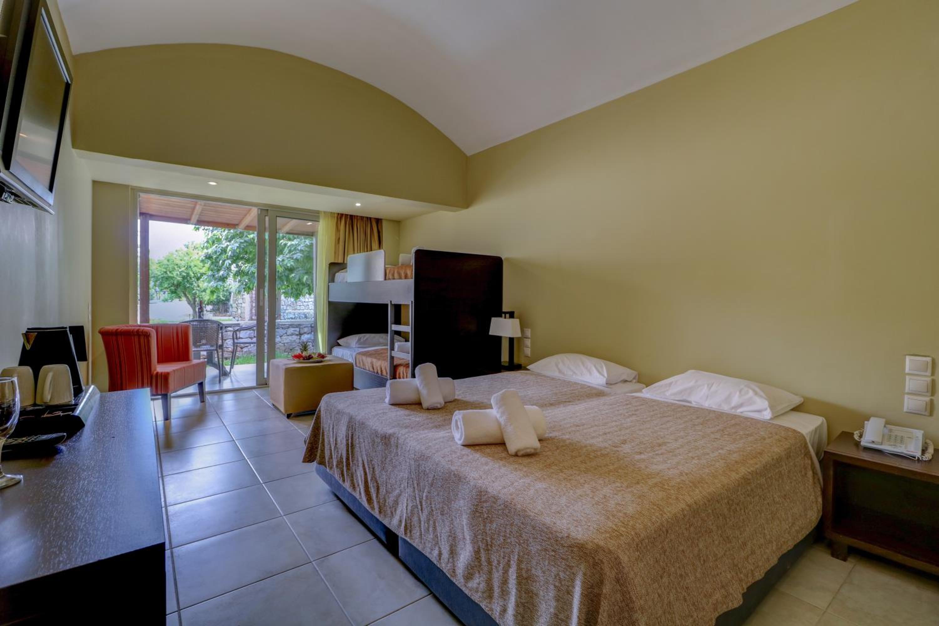 Family Bungalow - Photo 3