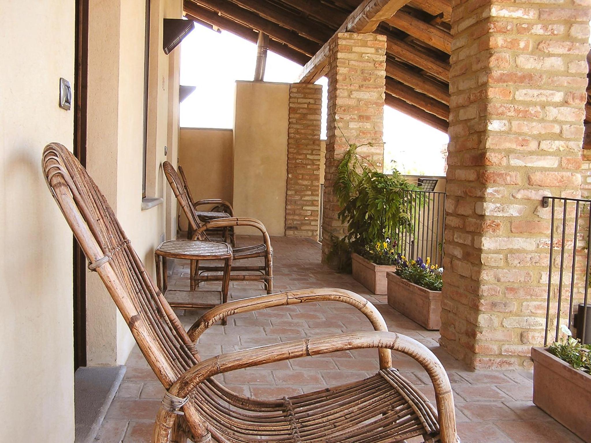 Studio - Split Level - Photo 9