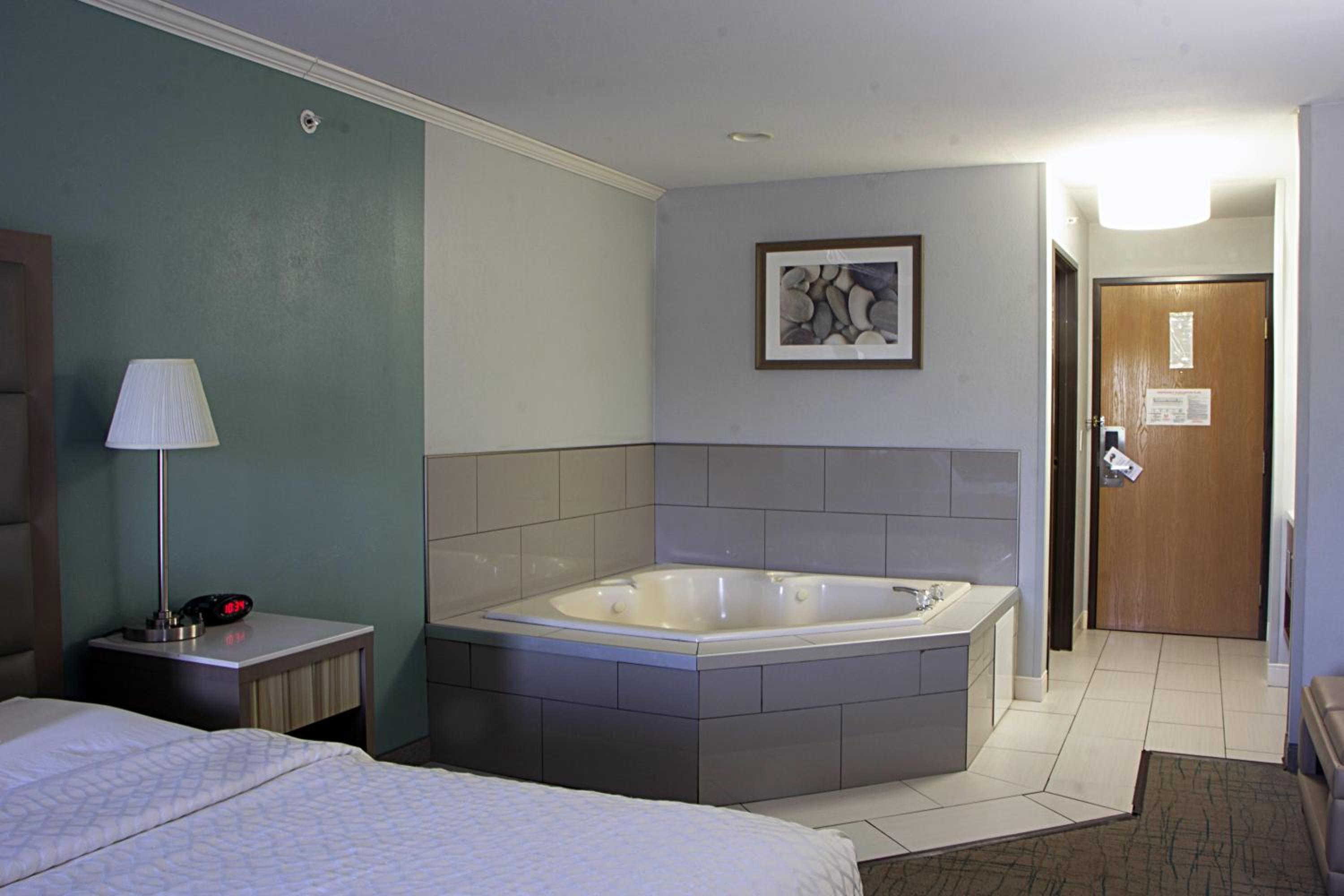 King Suite with Jetted Tub - Non-Smoking