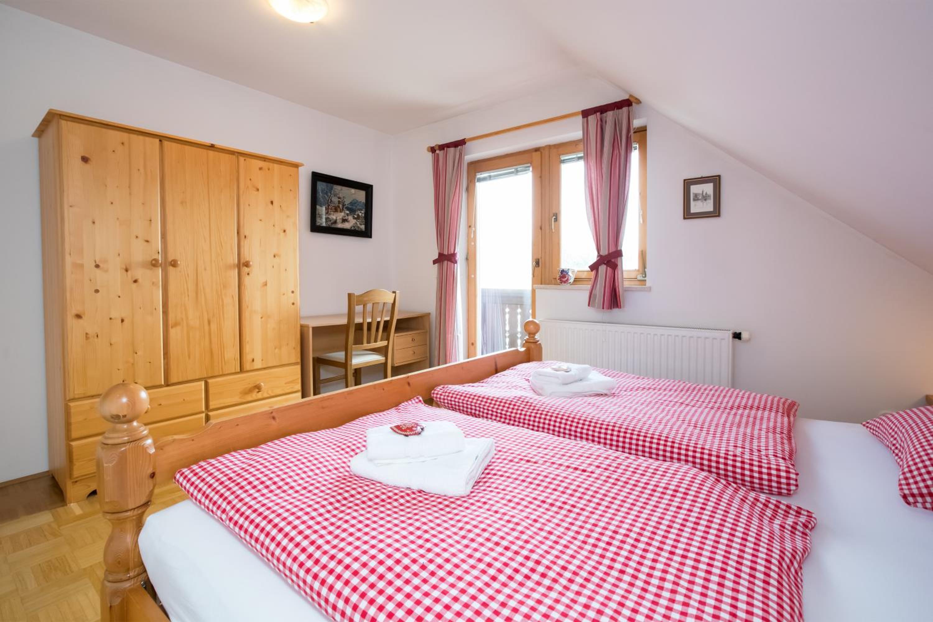 Two-Bedroom Apartment with Mountain View