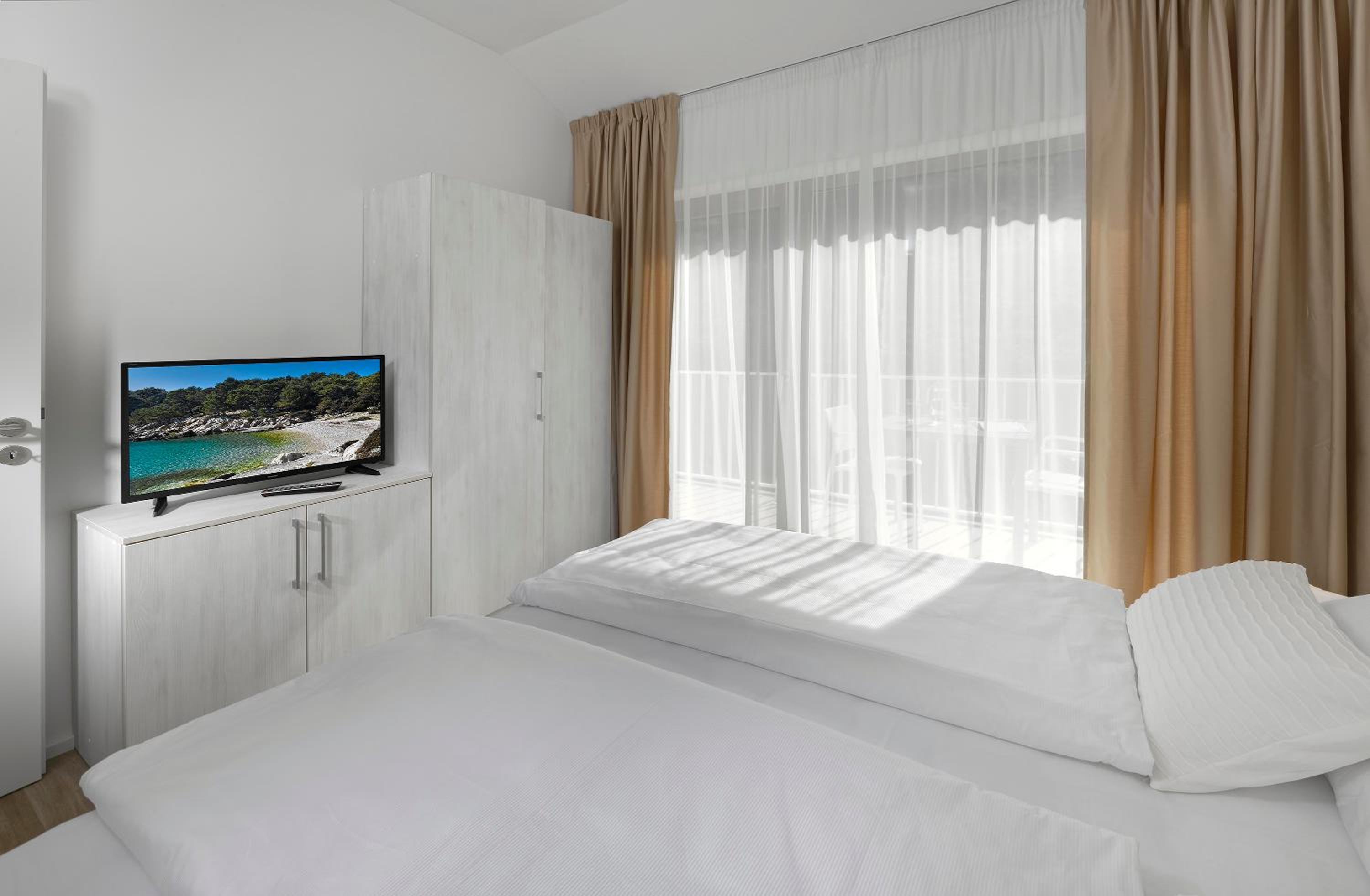 Double Room with Balcony and Garden View photo 2