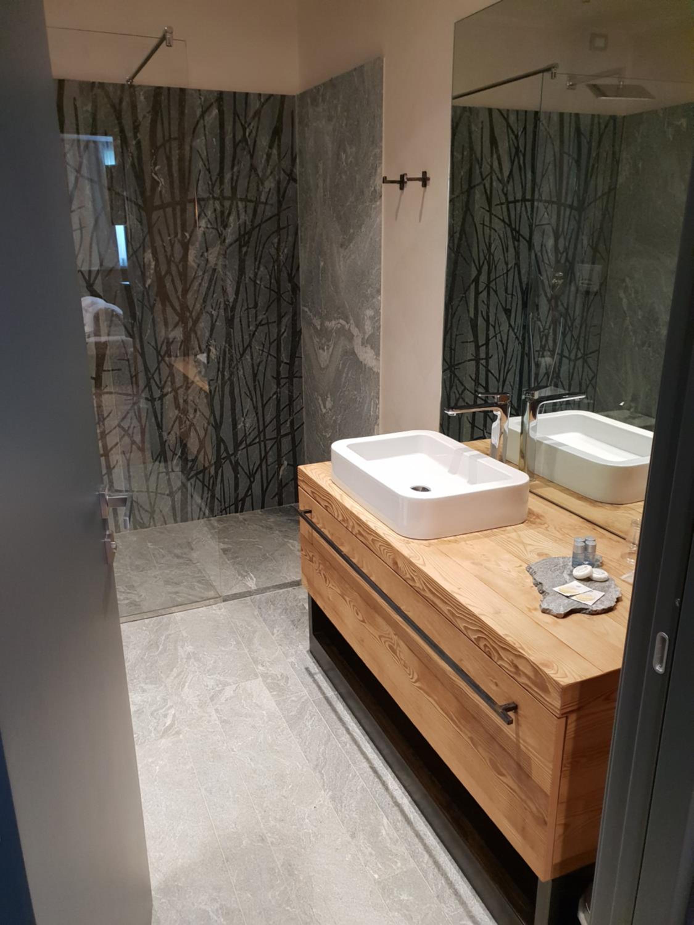 Deluxe Suite photo 3