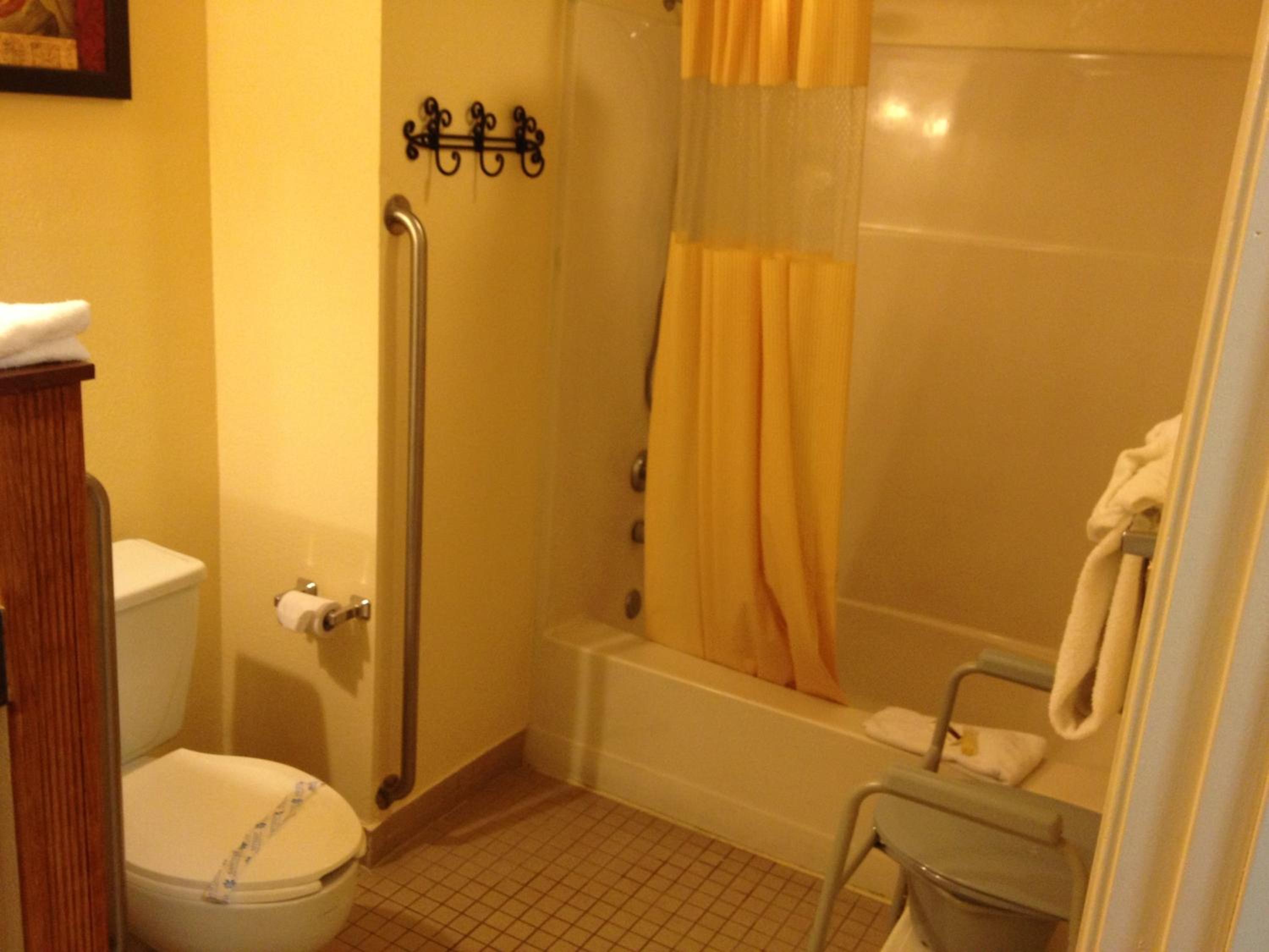 Queen Room - Disability Access photo 2