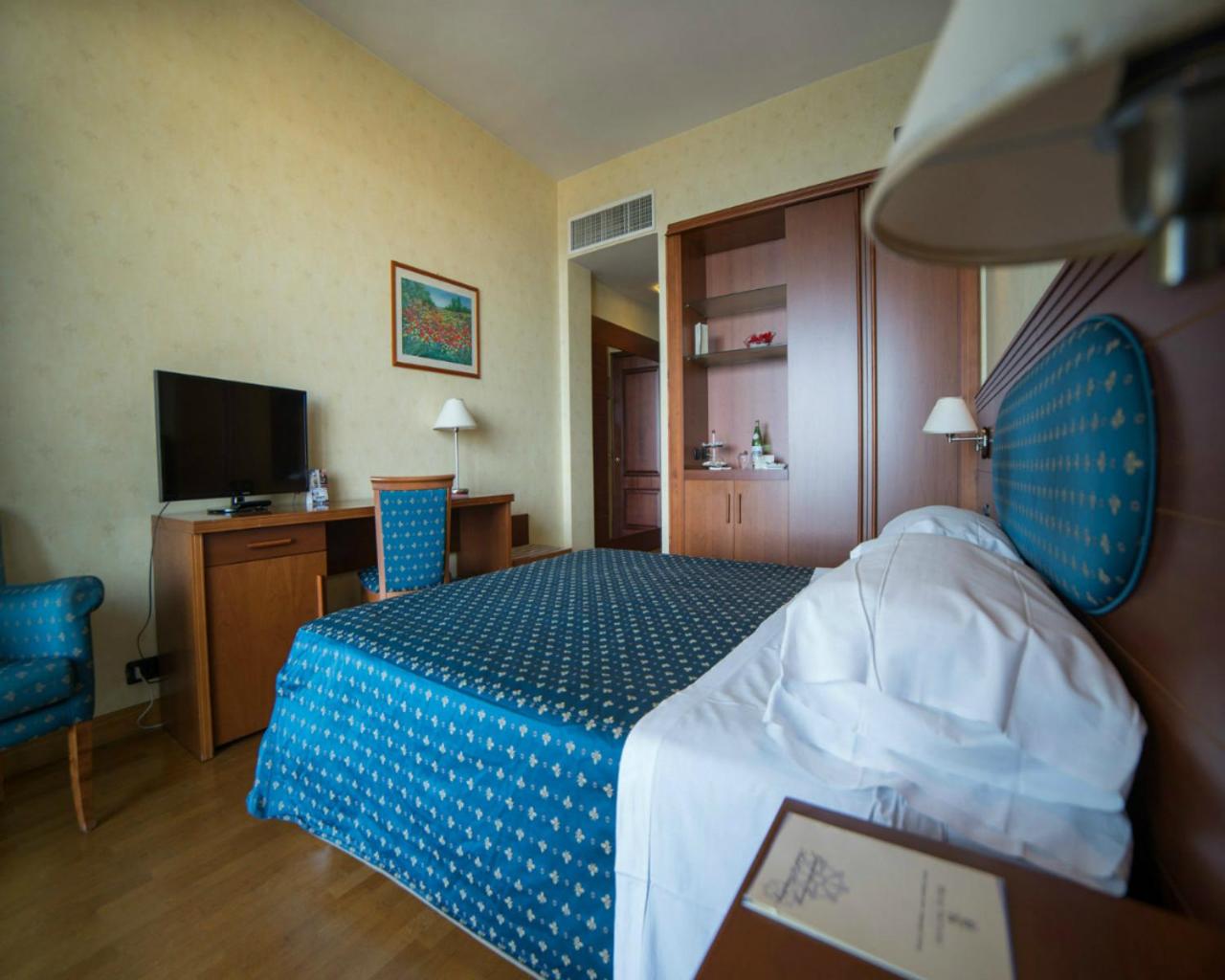 Superior Double or Twin Room with Sea View photo 2