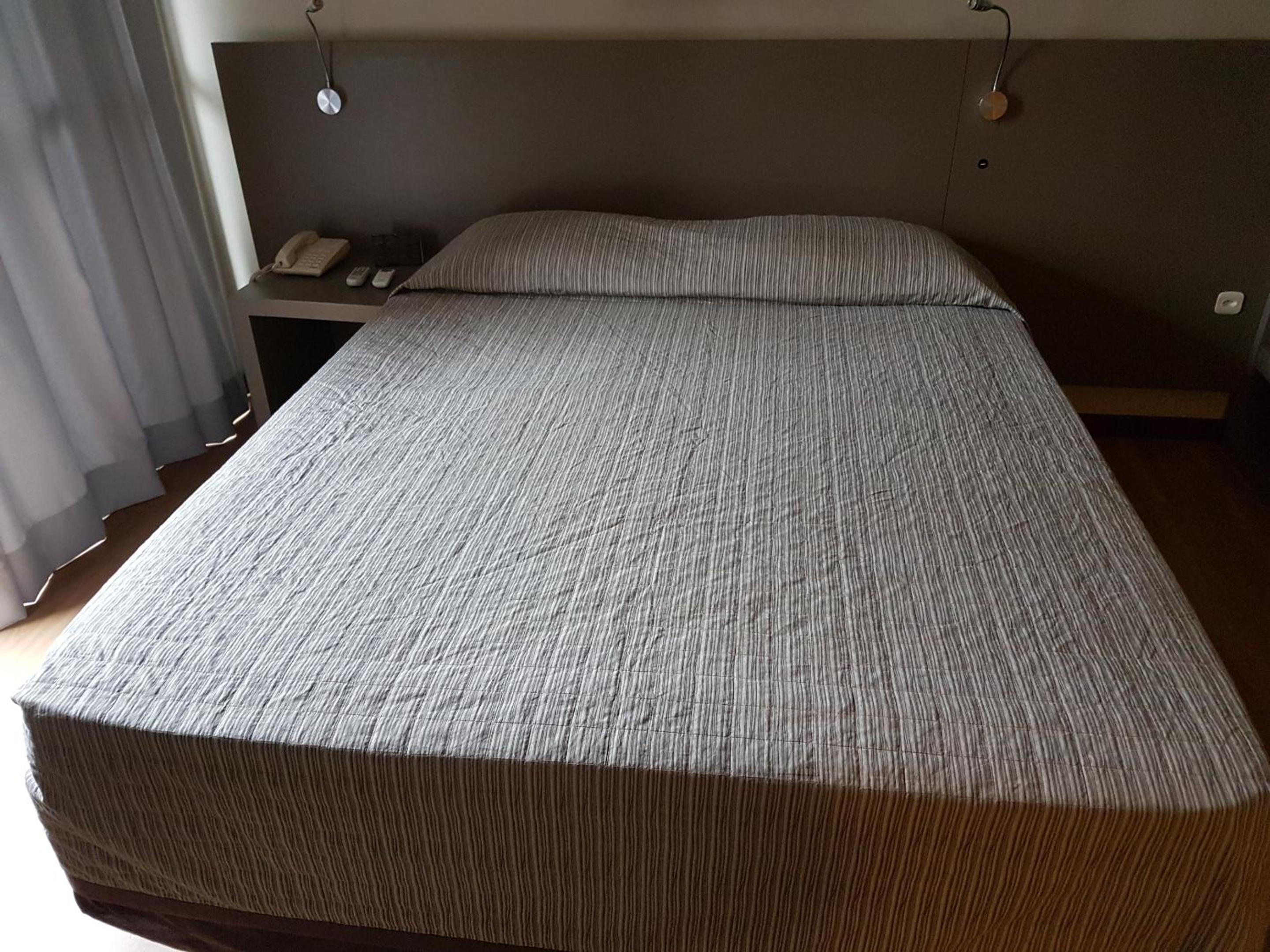 King Room with Roll-In Shower - Disability Access