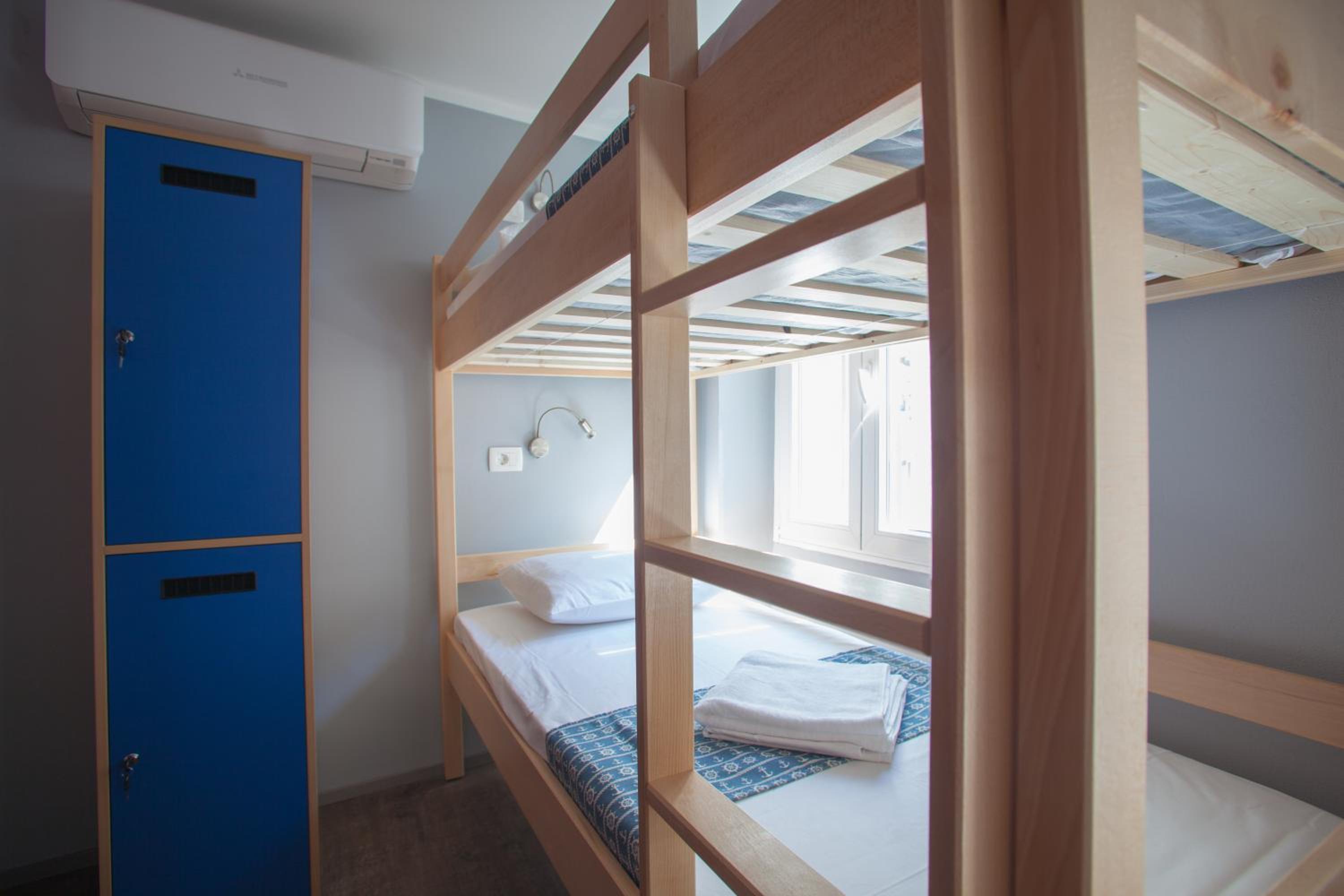 Bed in 6-Bed Mixed Dormitory Room photo 2