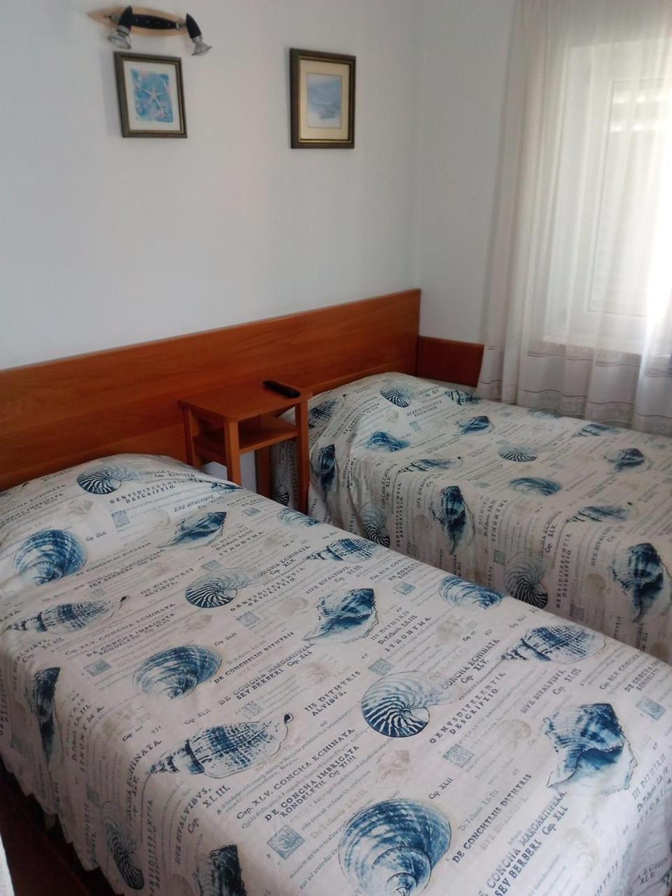 Twin Room with Private Bathroom - Photo 2