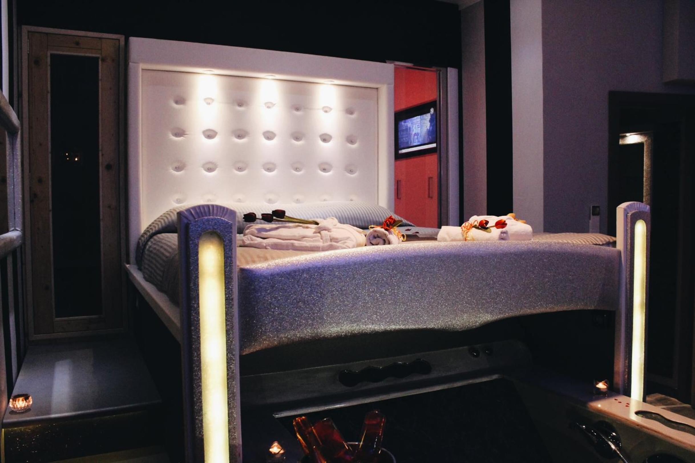 Deluxe Suite with Spa Bath