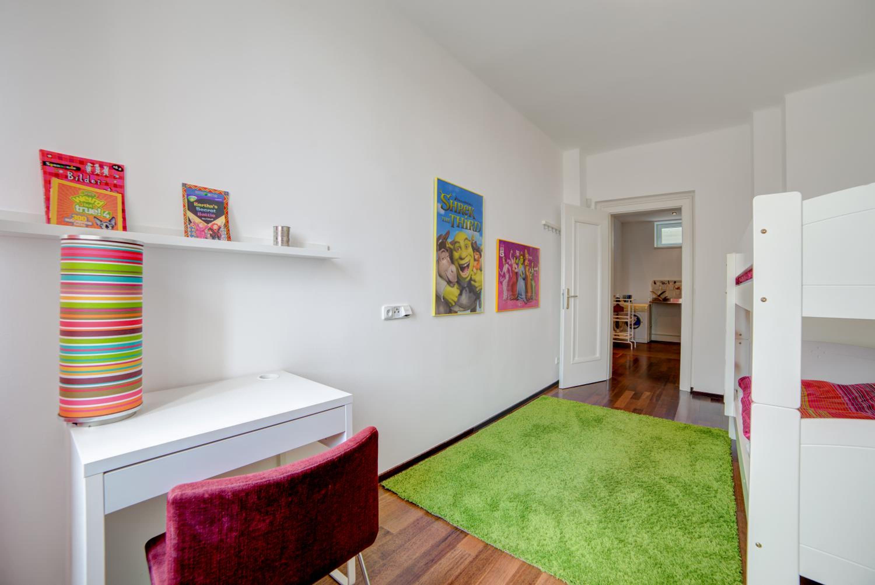 Family Two-Bedroom Apartment with View photo 2