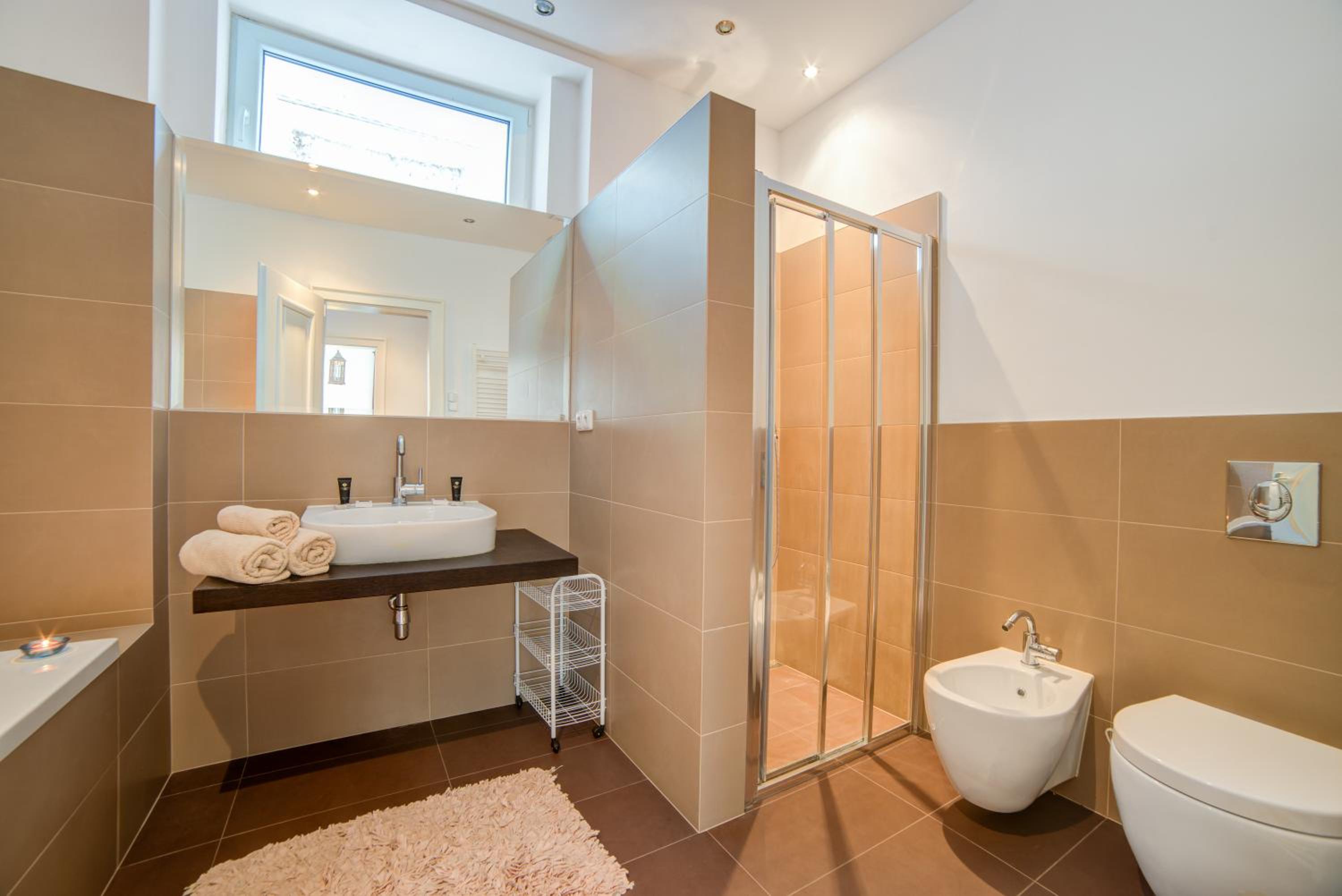 Family Two-Bedroom Apartment with View photo 3