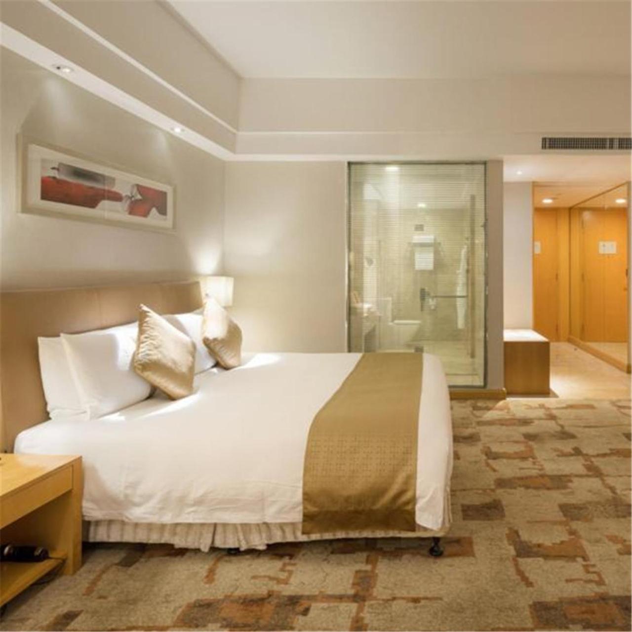 Deluxe Queen Room - Photo 1