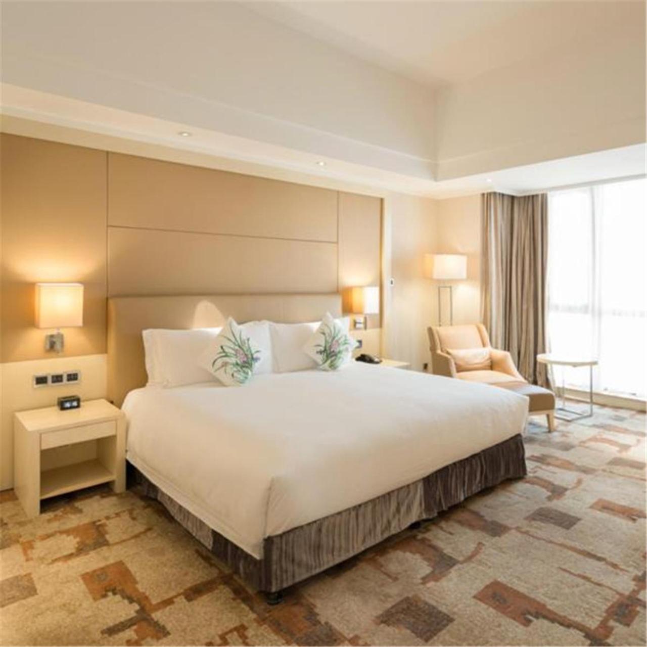 Deluxe Queen Room - Photo 4