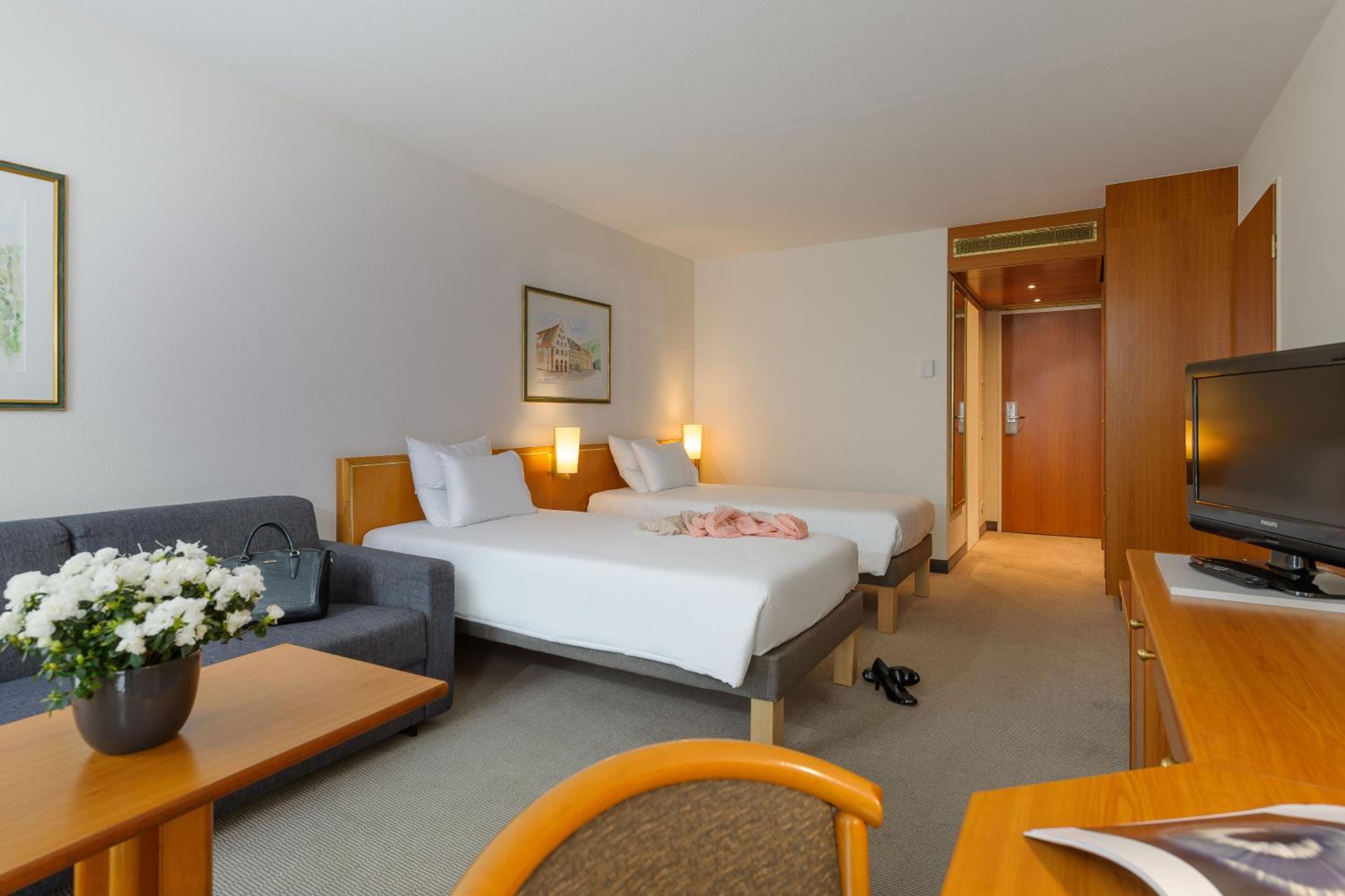 Standard Twin Room - Photo 8