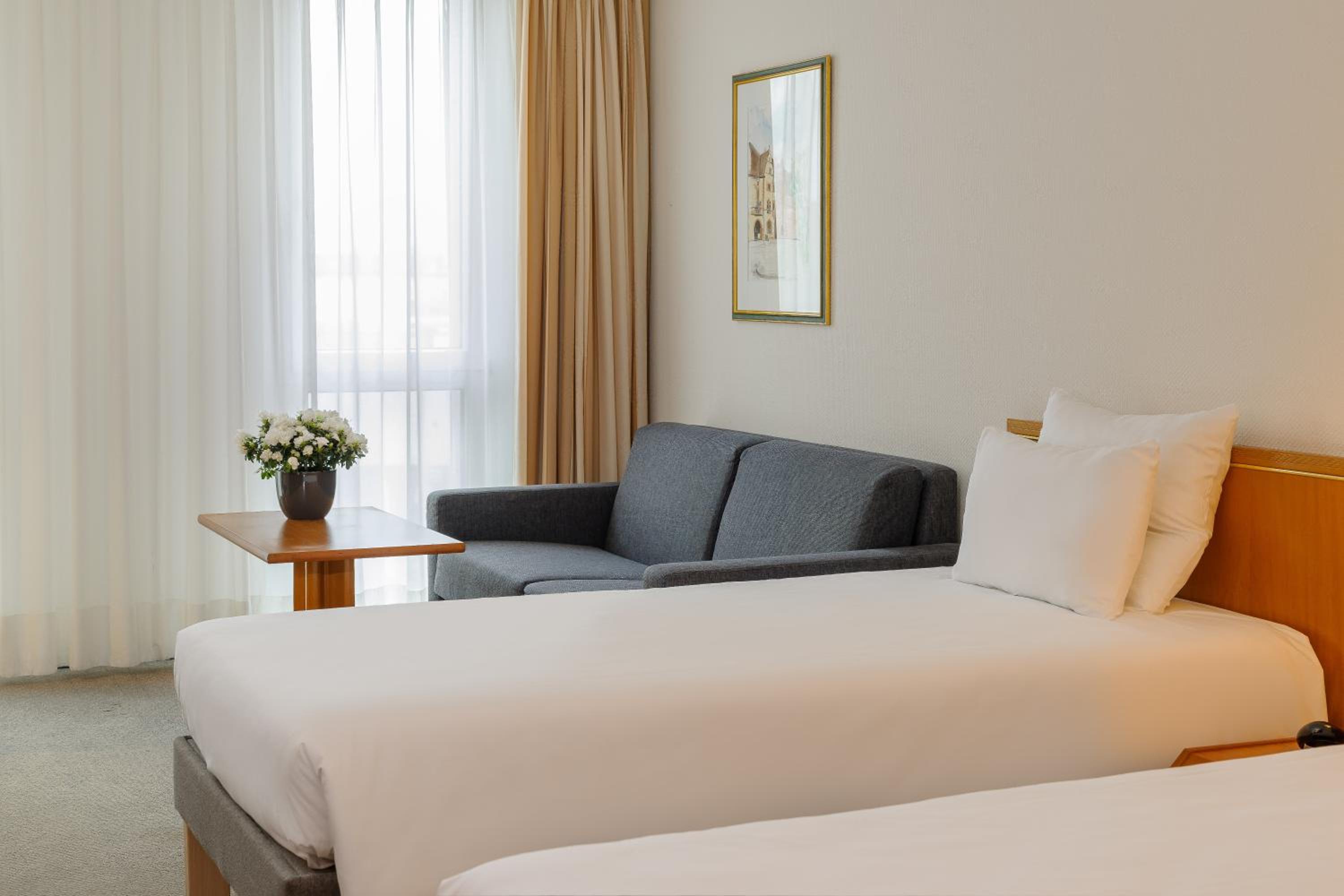 Standard Twin Room - Photo 4