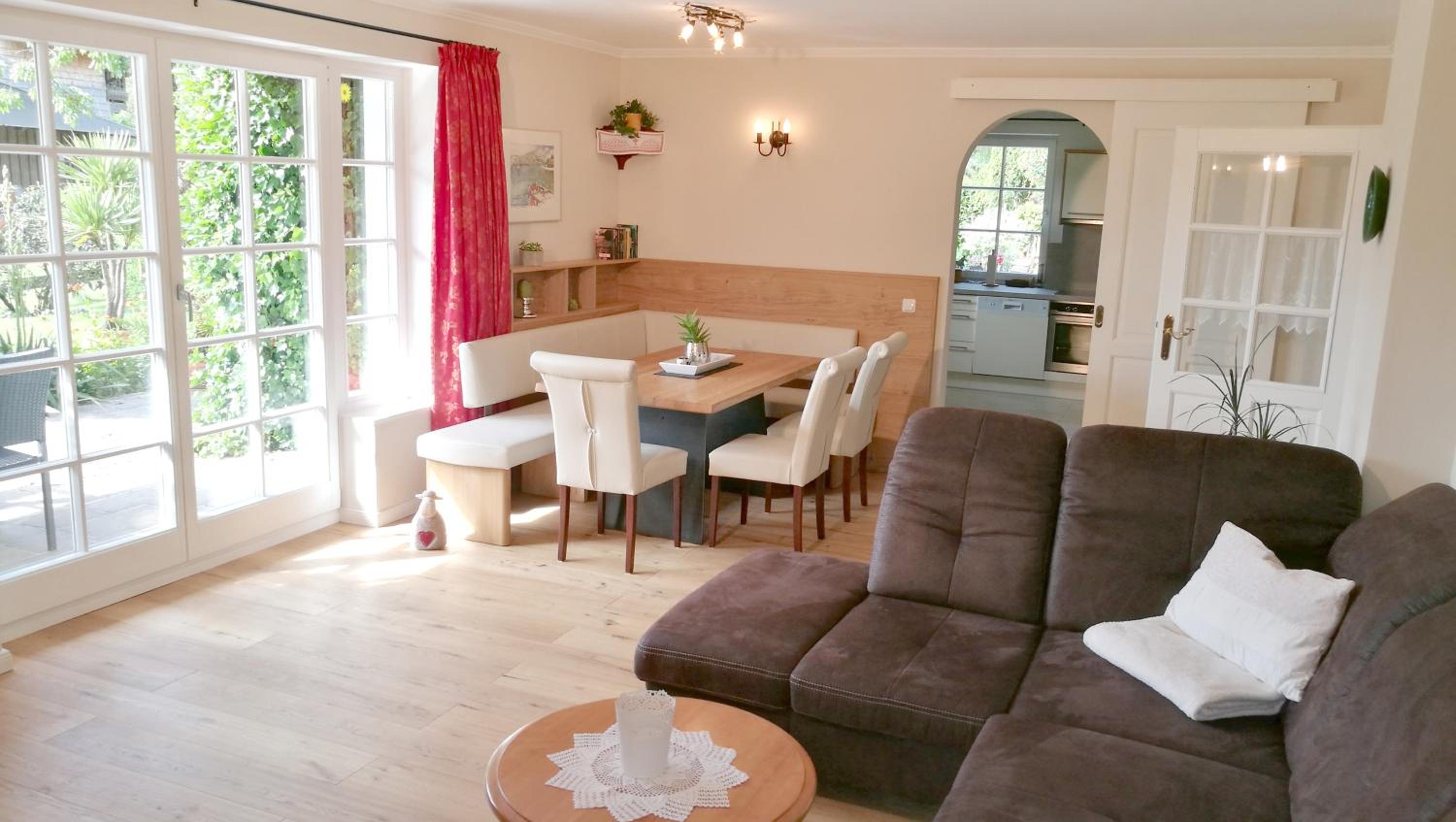 Two-Bedroom Apartment with Lake View - Wolfgangsee 4
