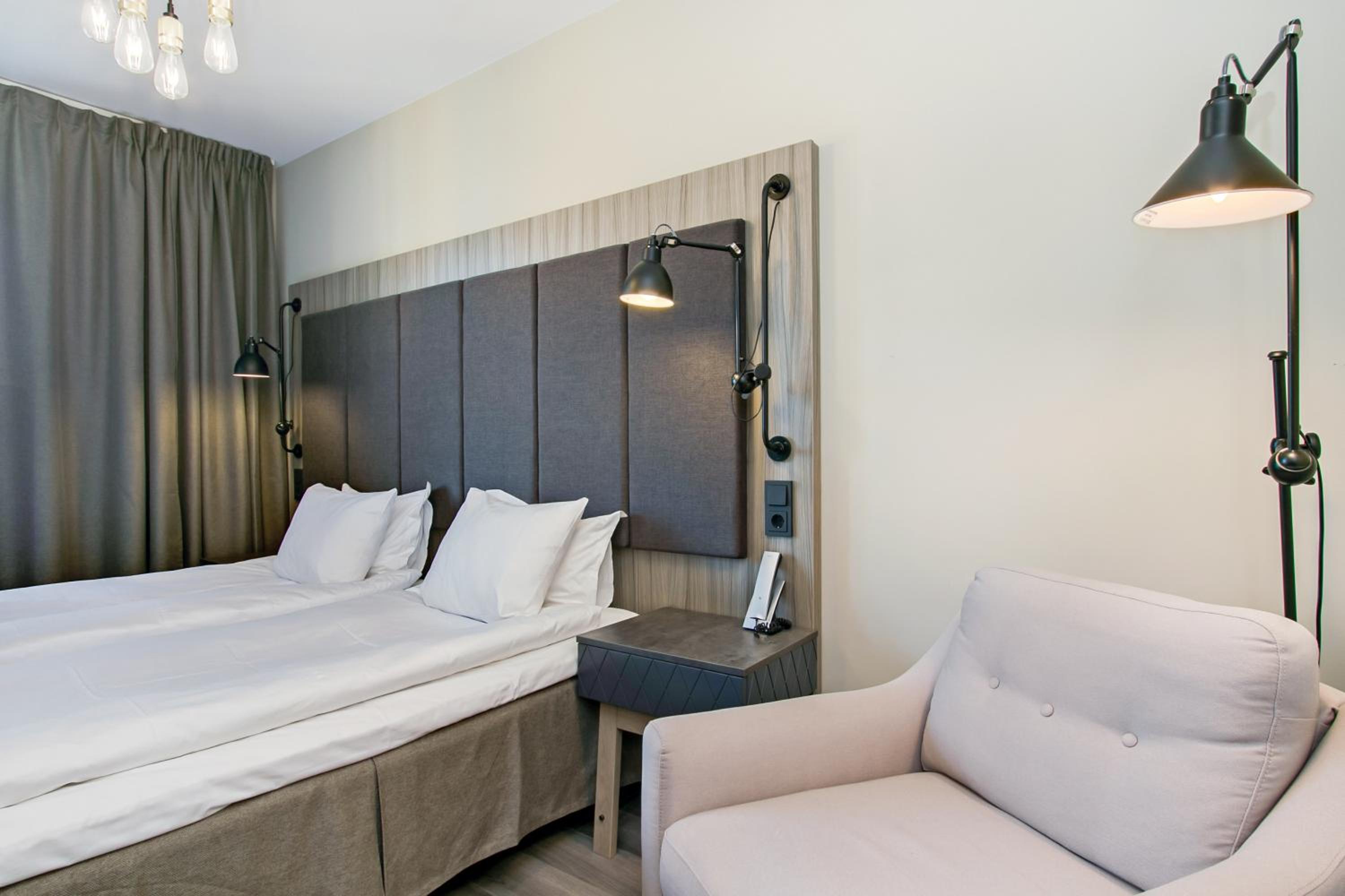 Standard Twin Room - Photo 9