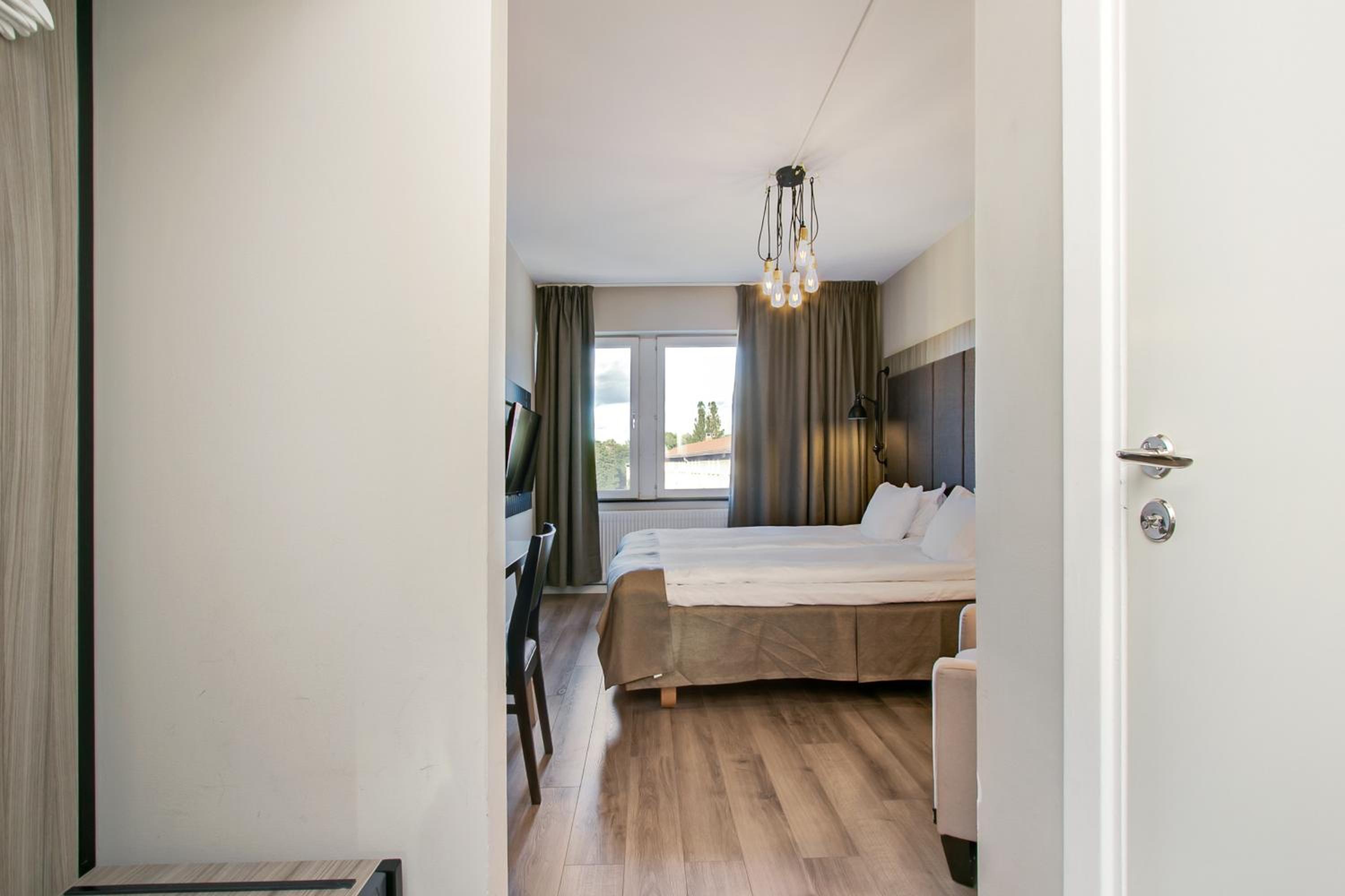 Standard Twin Room - Photo 3