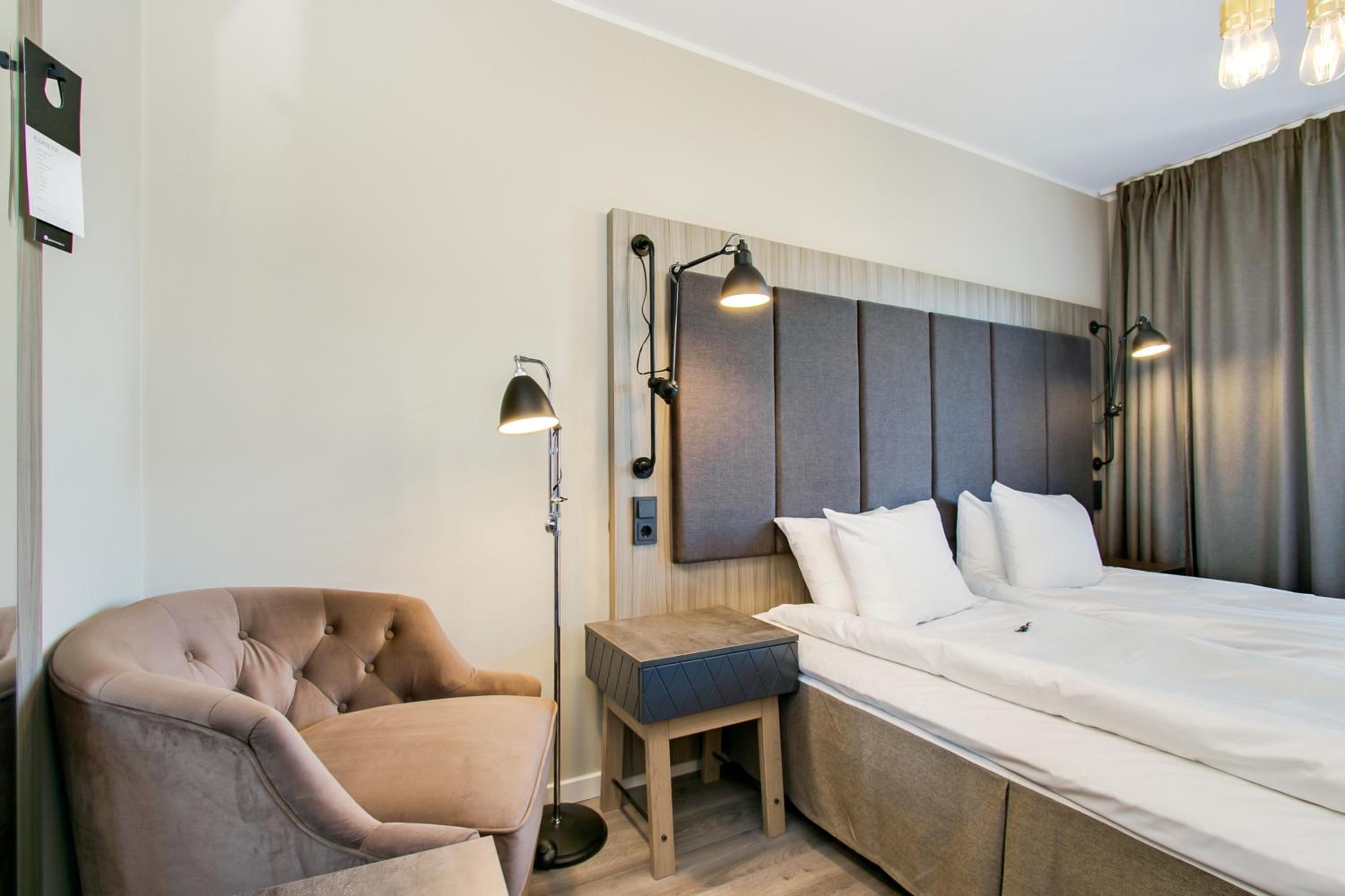 Standard Twin Room - Photo 10