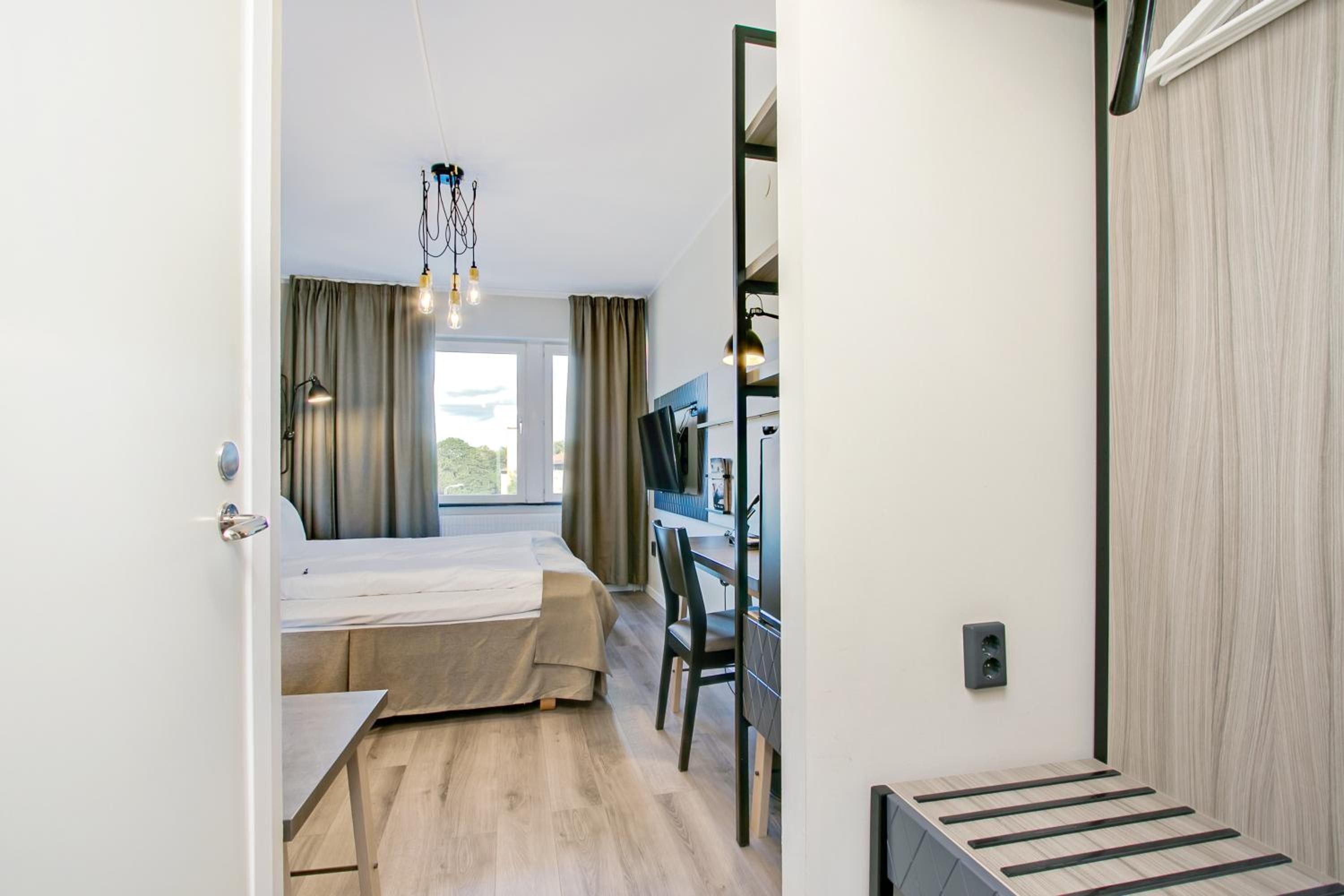 Standard Twin Room - Photo 4