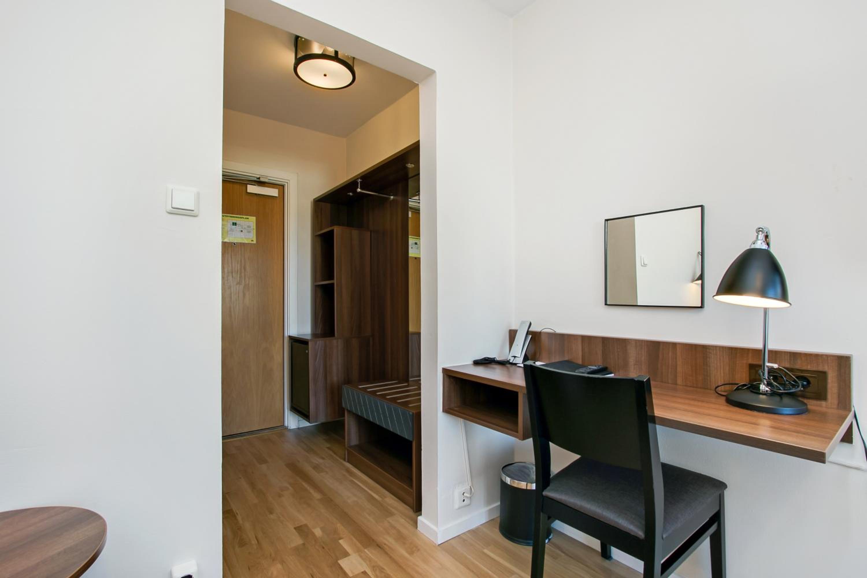 Standard Twin Room - Photo 5