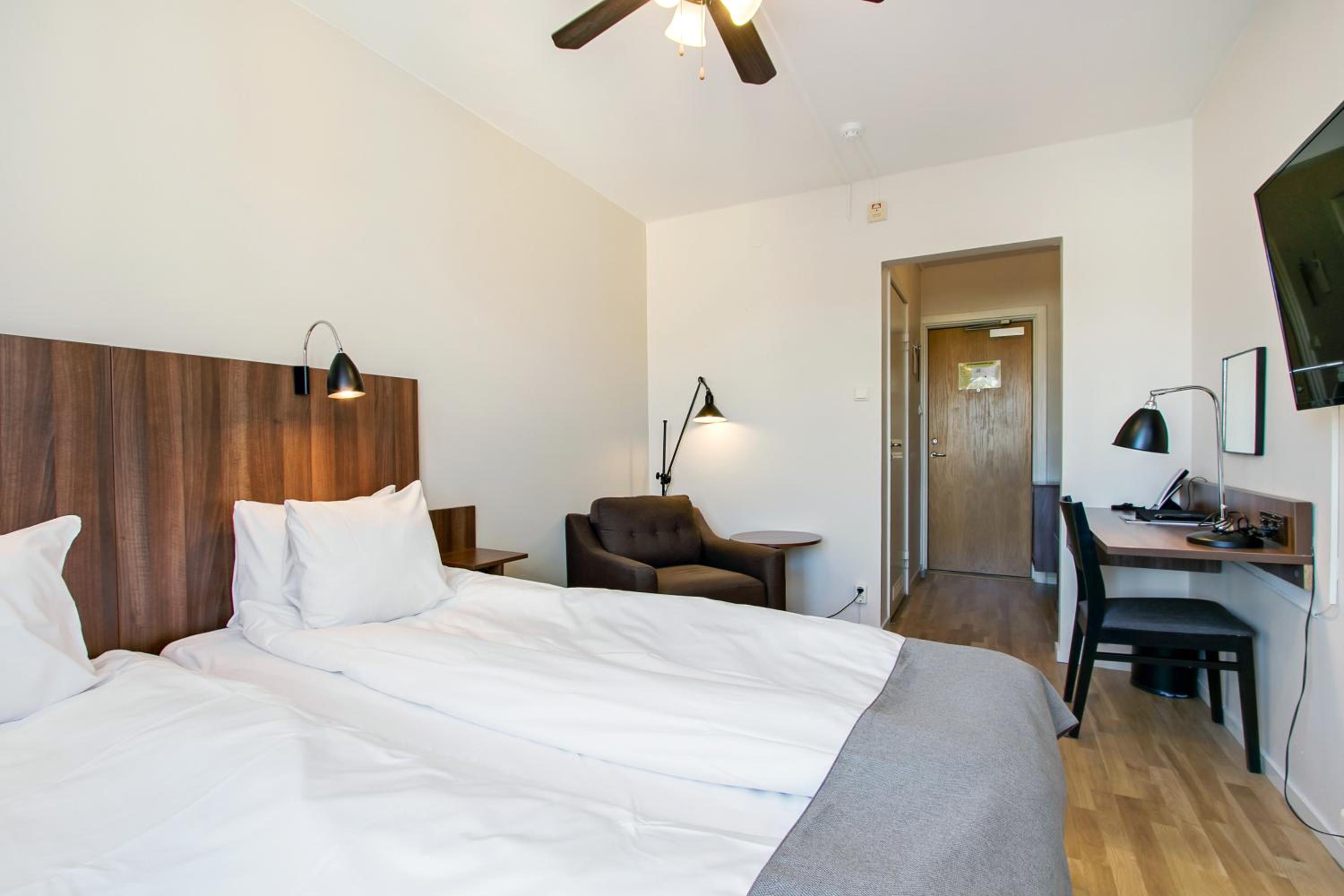 Standard Twin Room - Photo 6