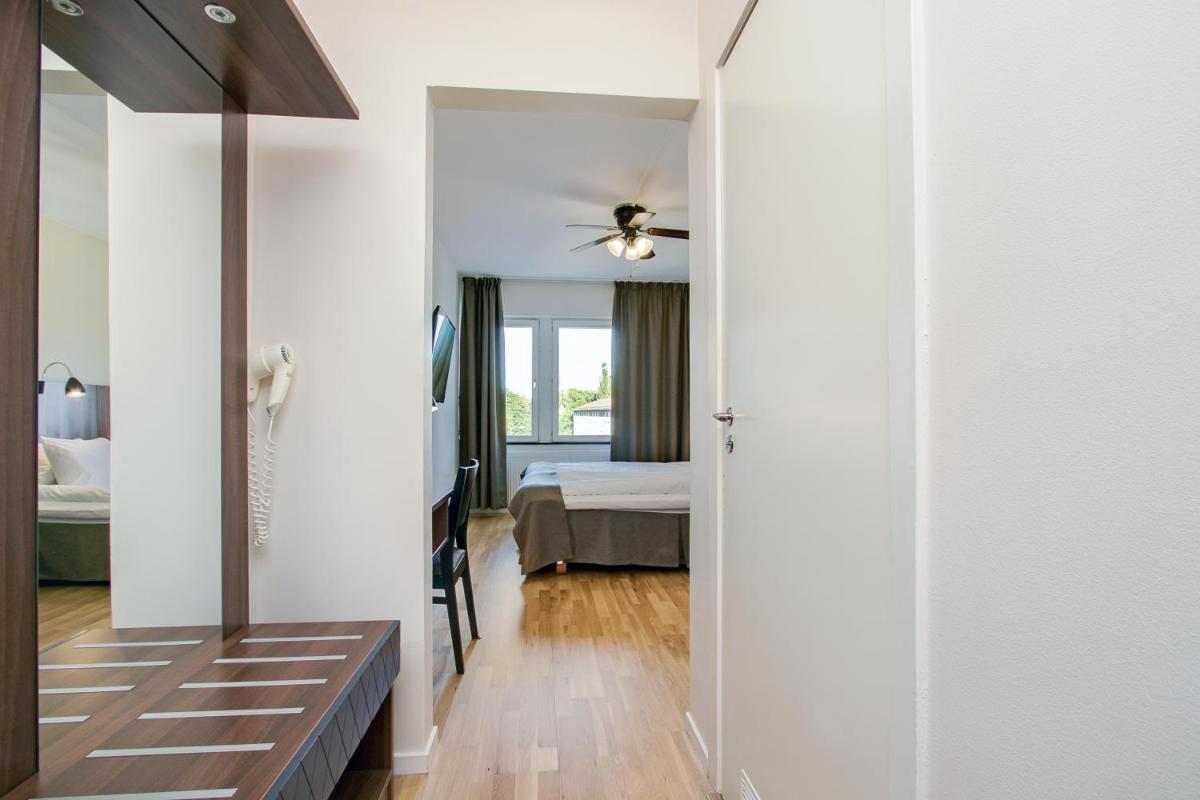 Standard Twin Room - Photo 8