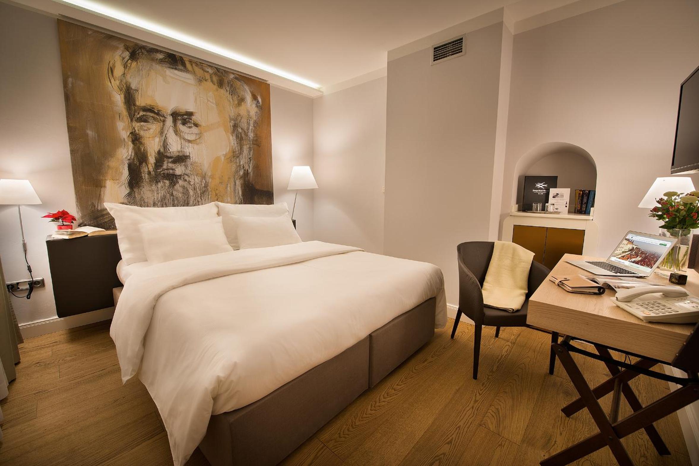 Available room thumbnail 6
