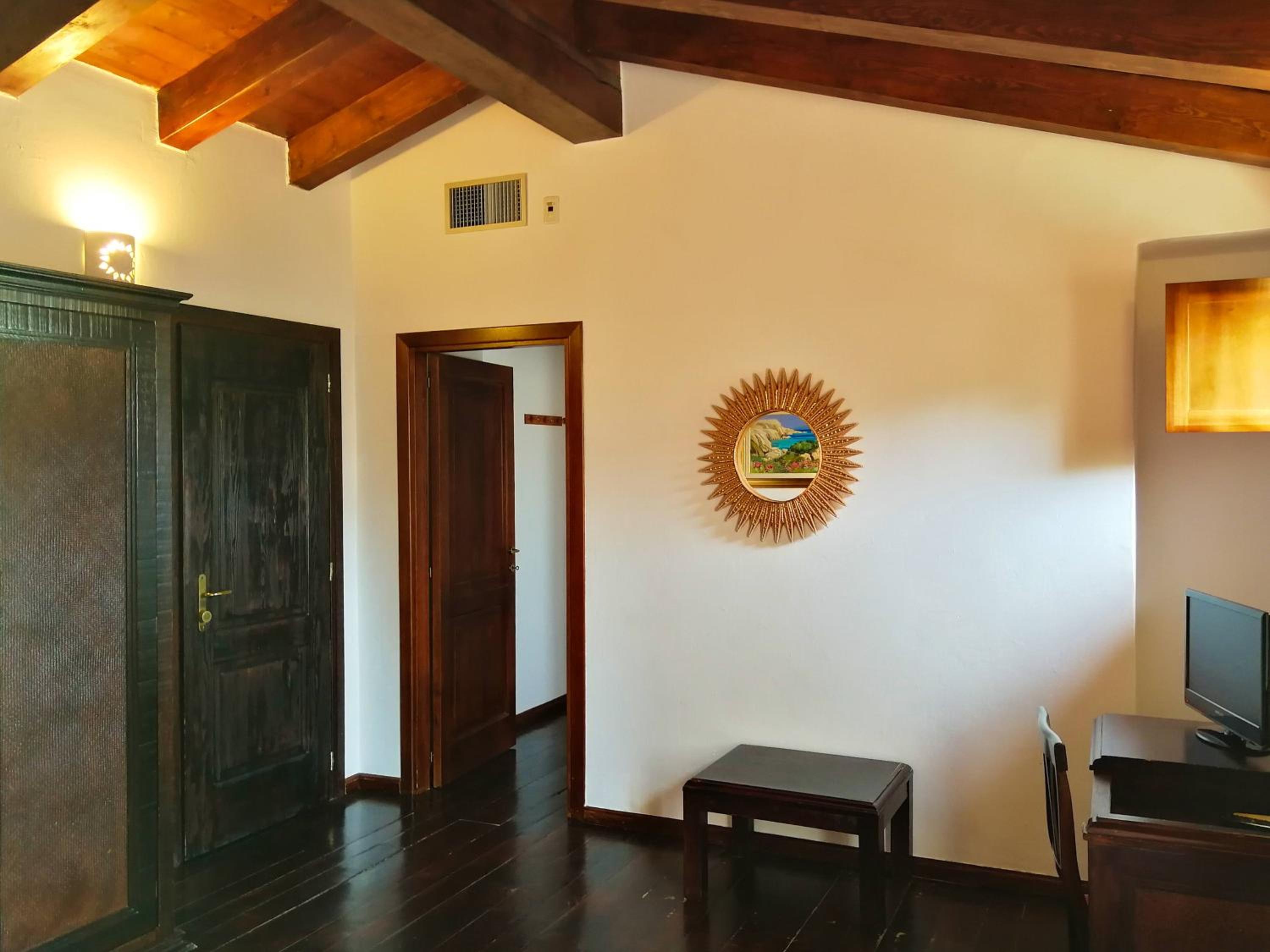 Double or Twin Room - Photo 5