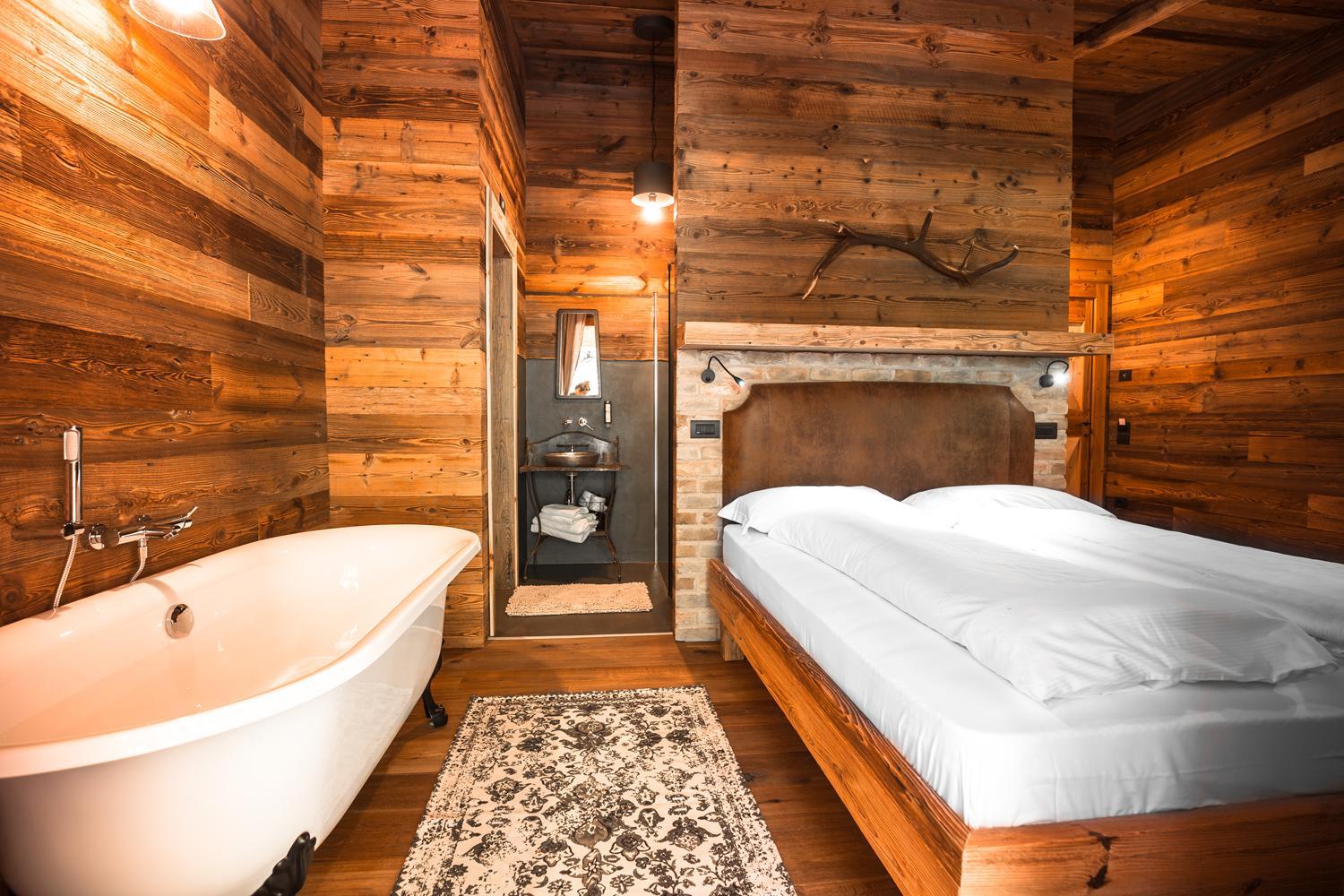 Deluxe Double Room with Bath - Photo 4