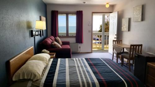 Queen Room with Balcony photo 2