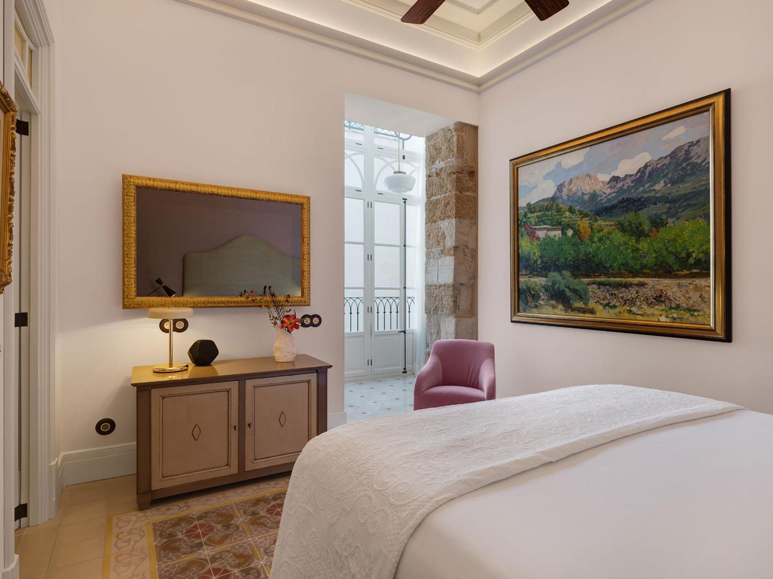Double Room with Spa Access thumbnail 5