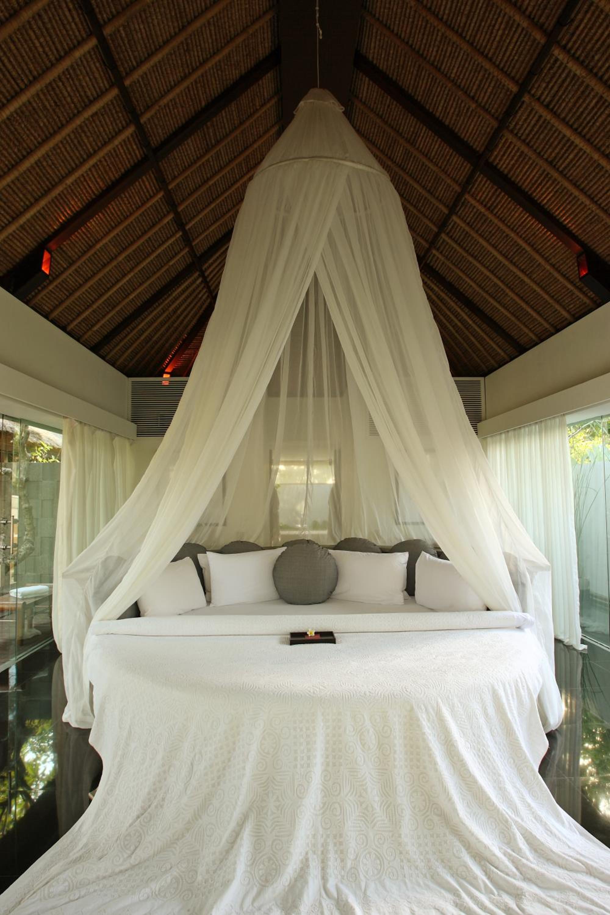 One-Bedroom Luxury Pool Villa with Free Airport Transfer - Photo 17