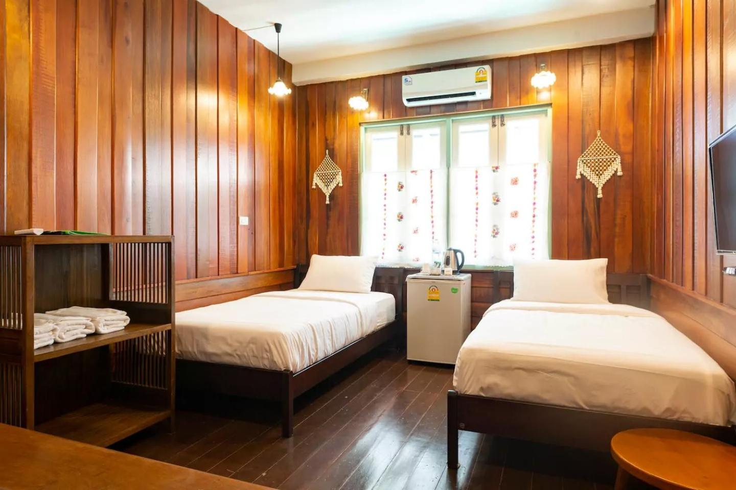 Quadruple Room with Private Bathroom photo 3