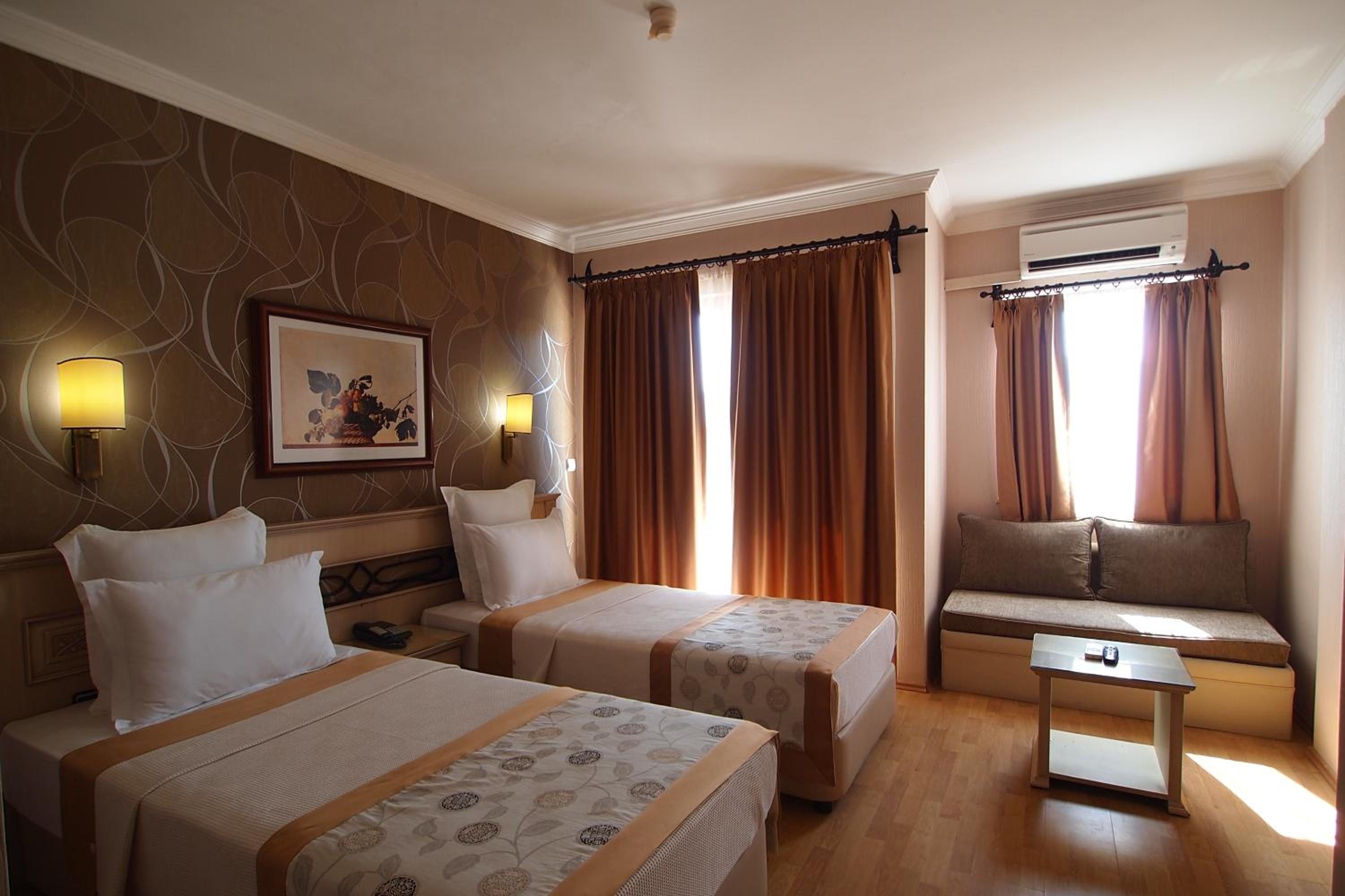 Family Room (4 Adults)