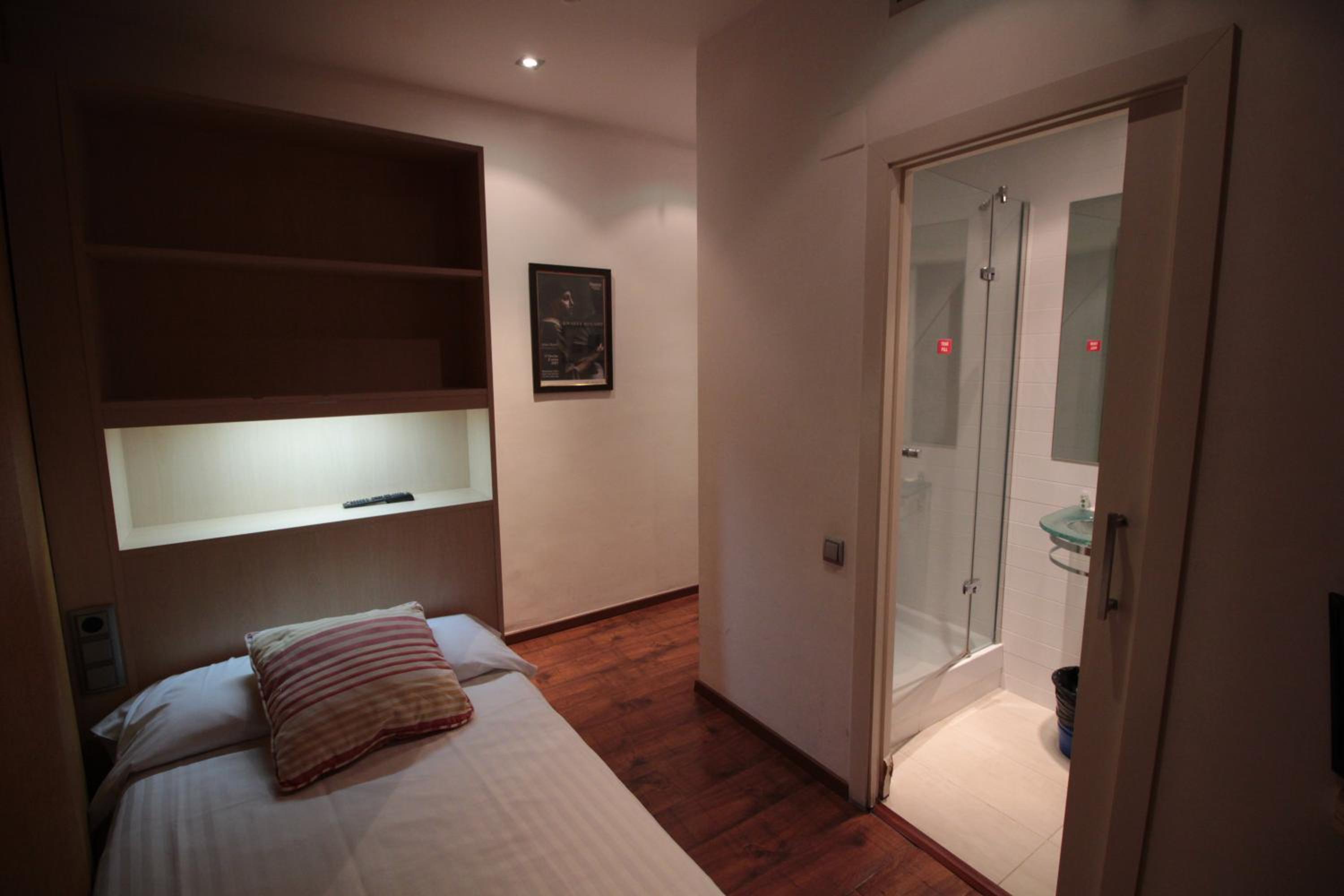 Single Room photo 2