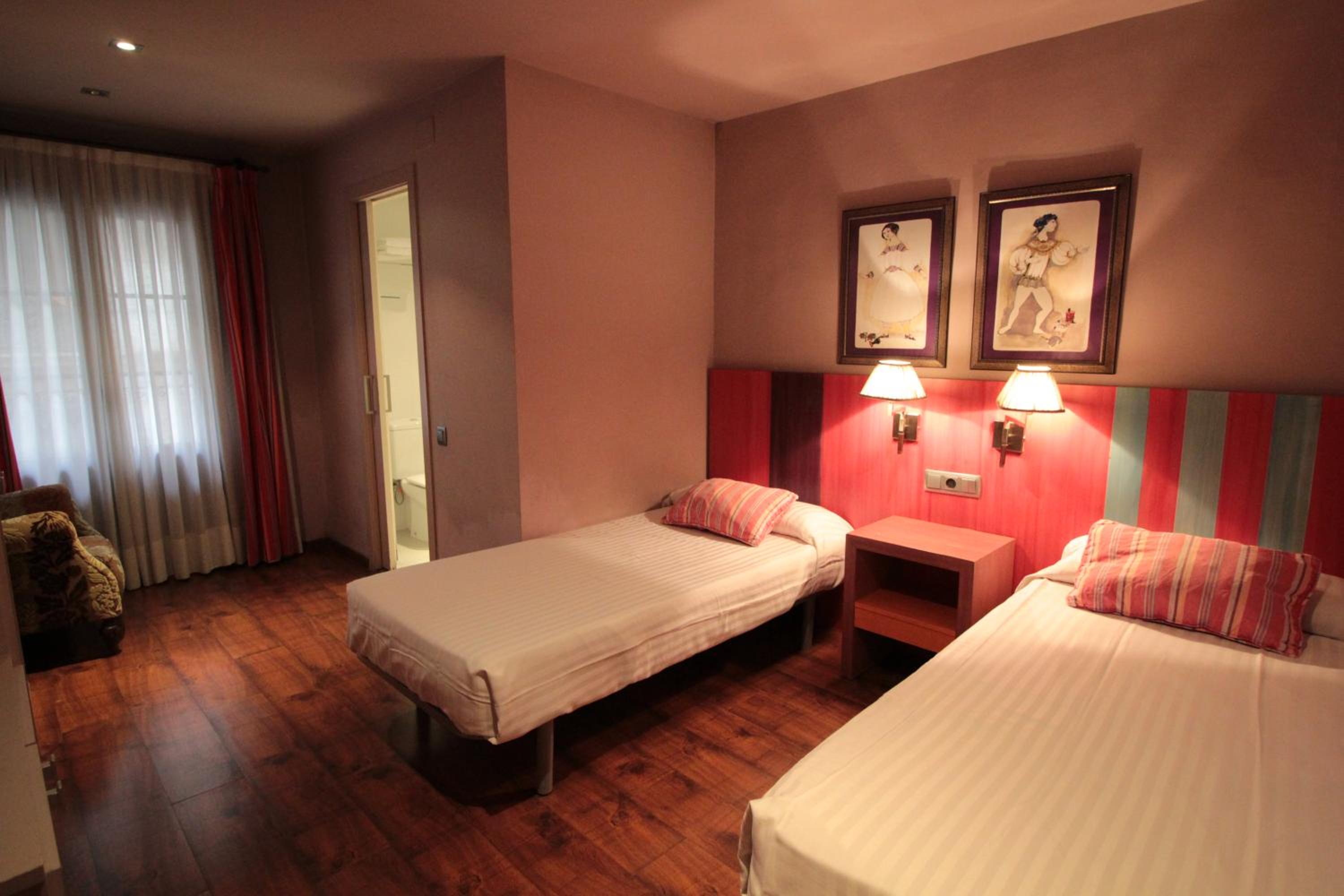 Twin Room with Balcony photo 2