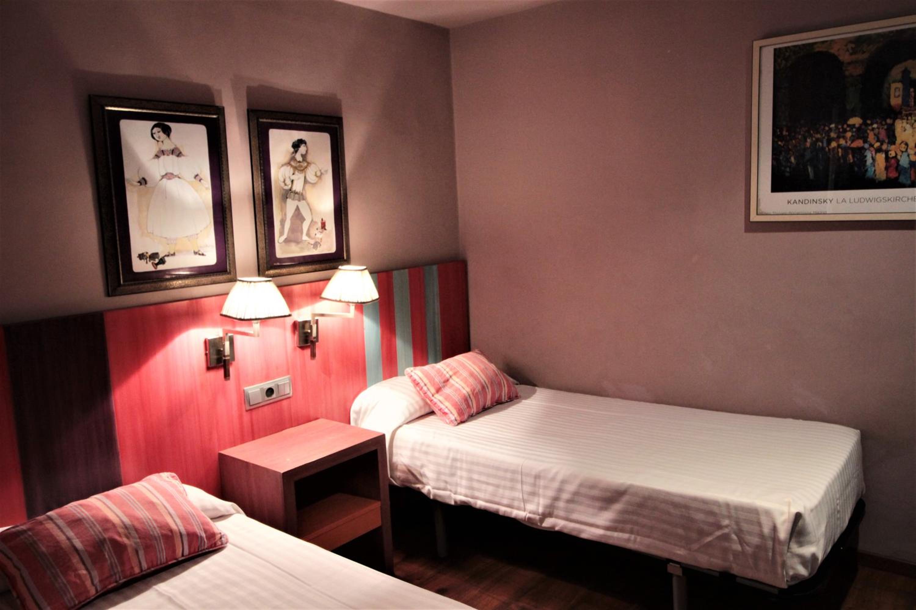 Twin Room with Balcony photo 3
